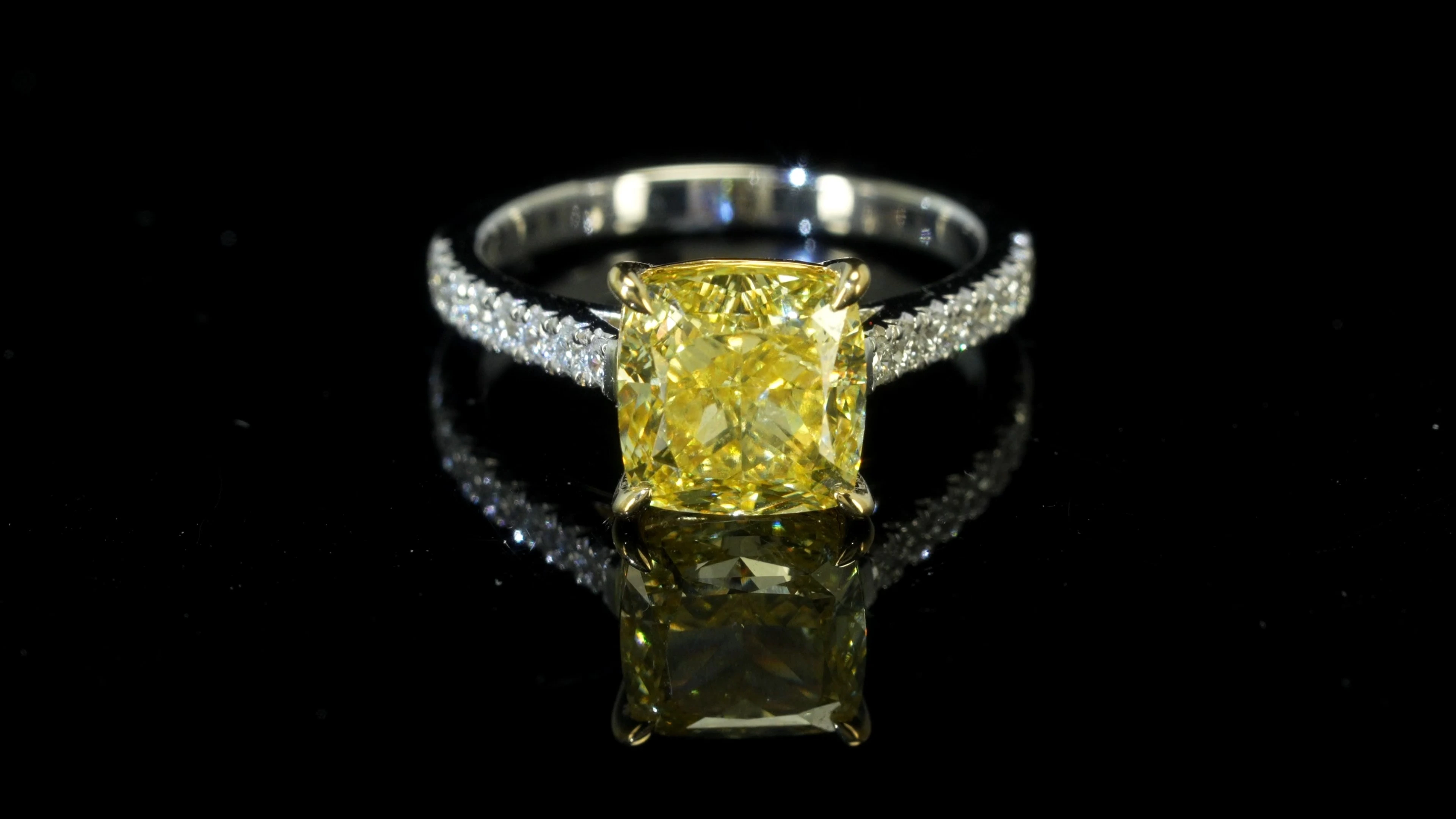 Redleaf Custom 18K White Gold Cushion Cut Yellow Color VVS IGI Report Lab Grown Diamond Engagement Wedding Ring 1