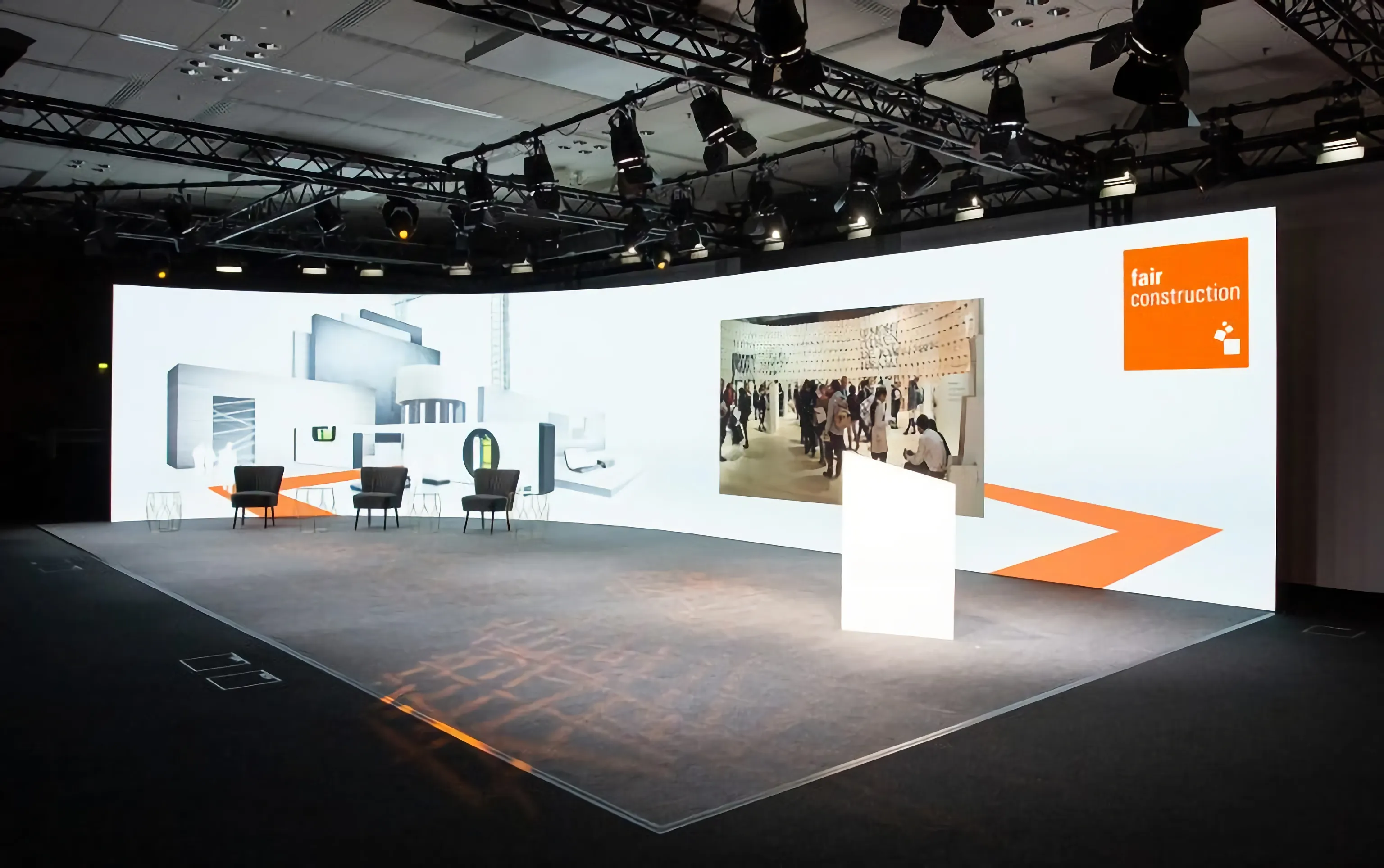 HXTECH XR Series 3D LED Display - Curved Installation, High Refresh Rate 4