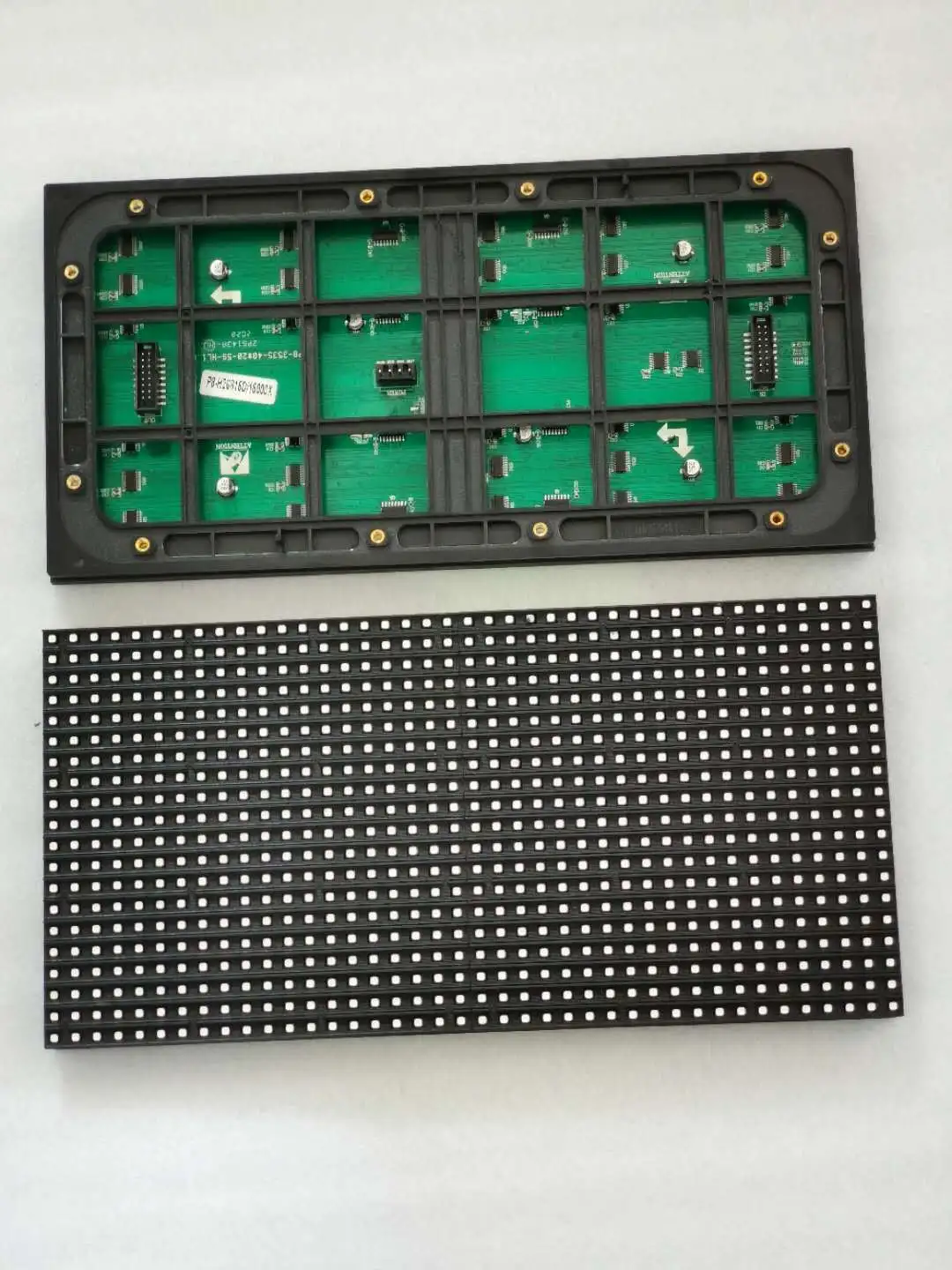 Moduł LED P8 do użytku na zewnątrz - pełnokolorowy wyświetlacz panelowy 256x128mm 6