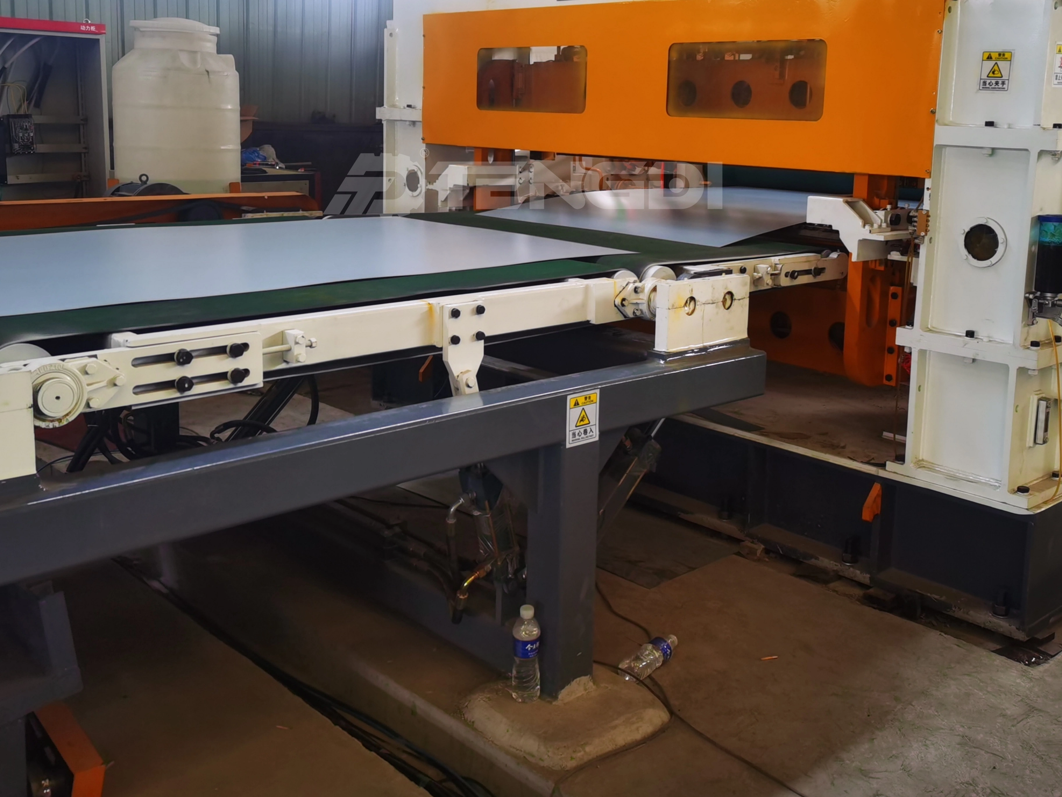 Línea de corte longitudinal de bobinas de acero de 0,3-2,0 x 1300 mm 1