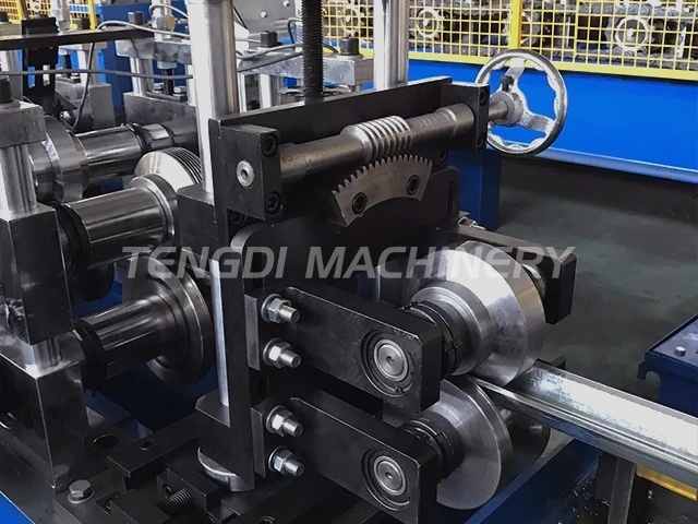 Машина для формовки С-образных балок 1