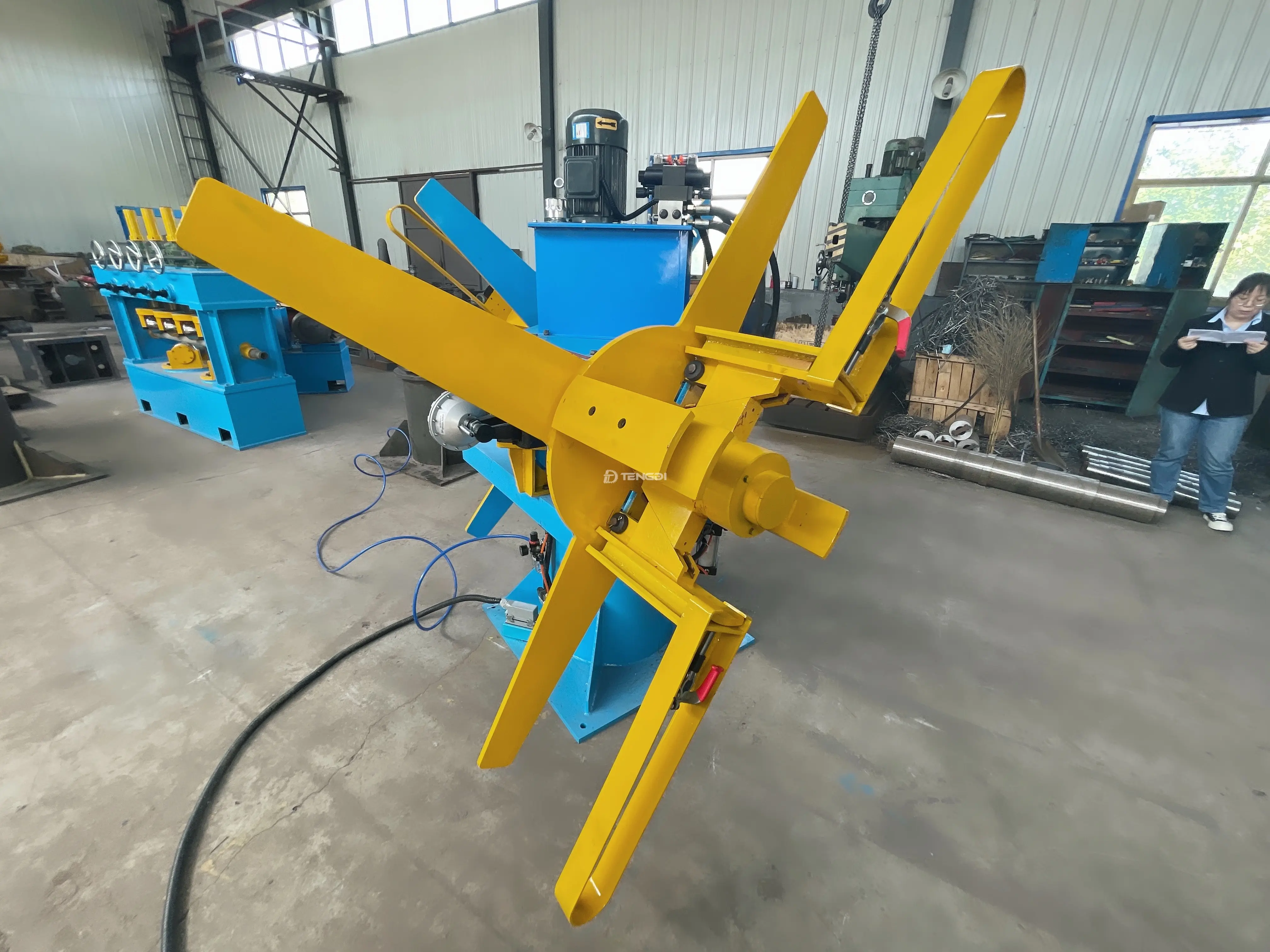 Hydraulic Decoiler Machine by TENGDI-1 1