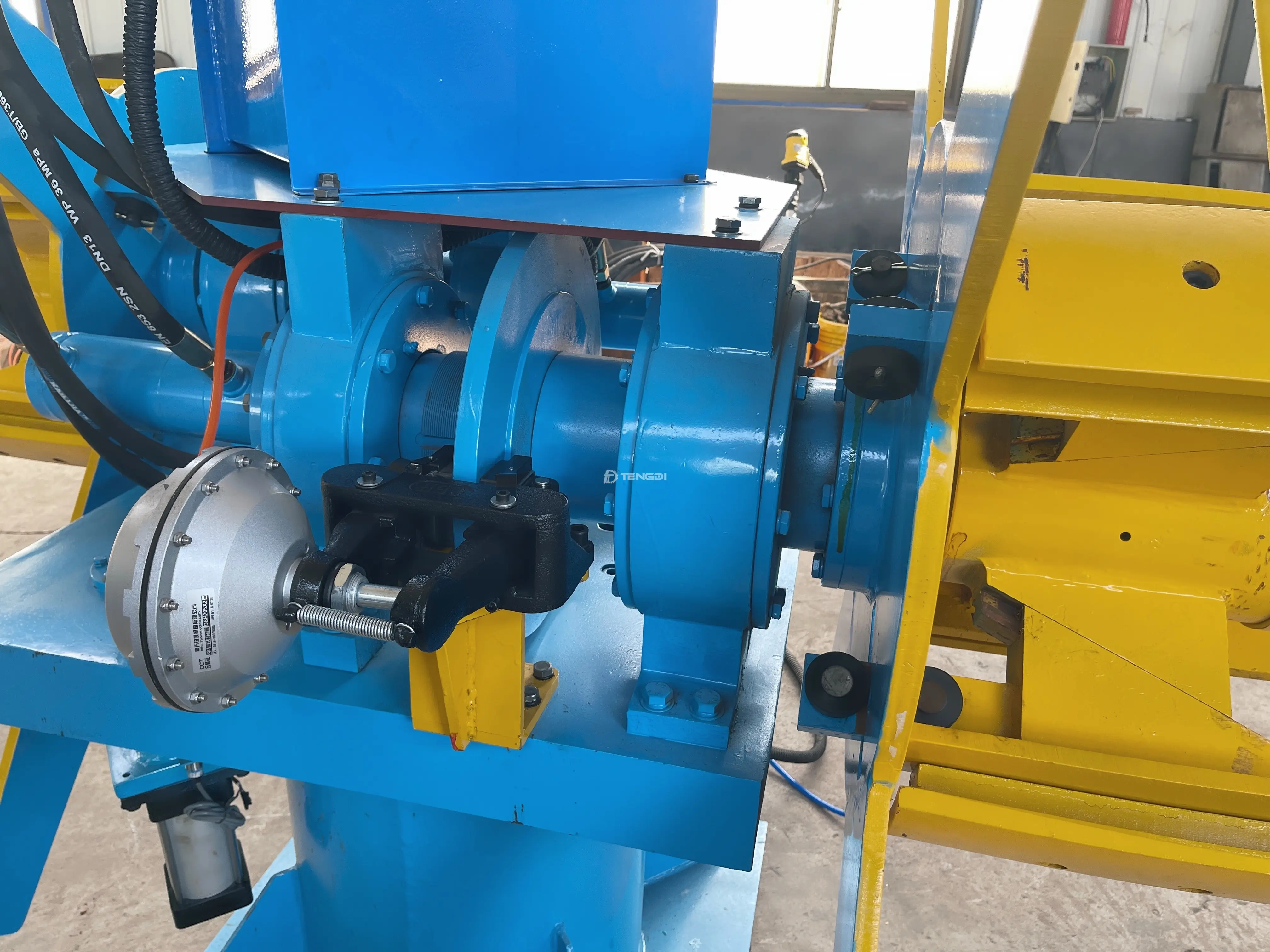 Hydraulic Decoiler Machine by TENGDI-1 3