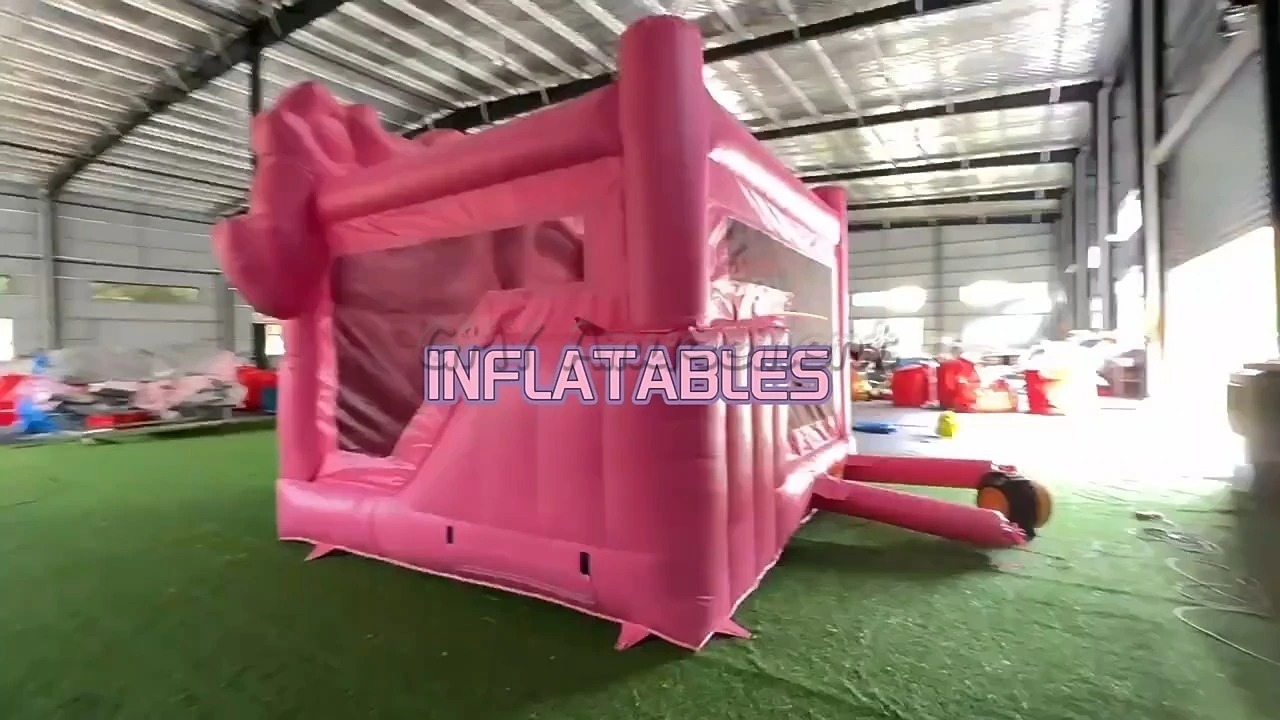 Dziewczyna Dmakiem Castle nadmuchiwany skoczek Hello Kitty Bounce House z zjeżdżalnią 1