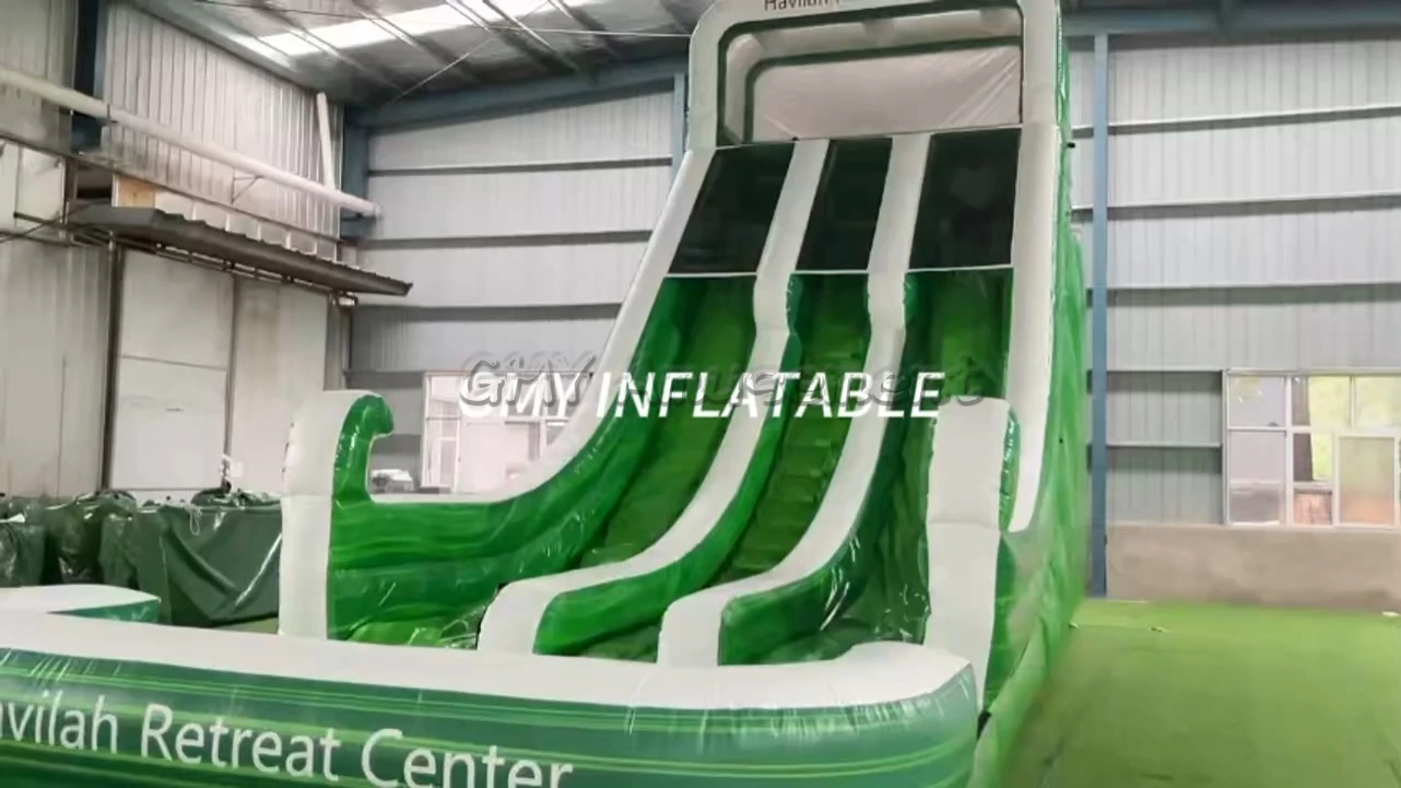 Toboggan gonflable géant vert à deux voies avec piscine d'eau GMY Inflatables 1