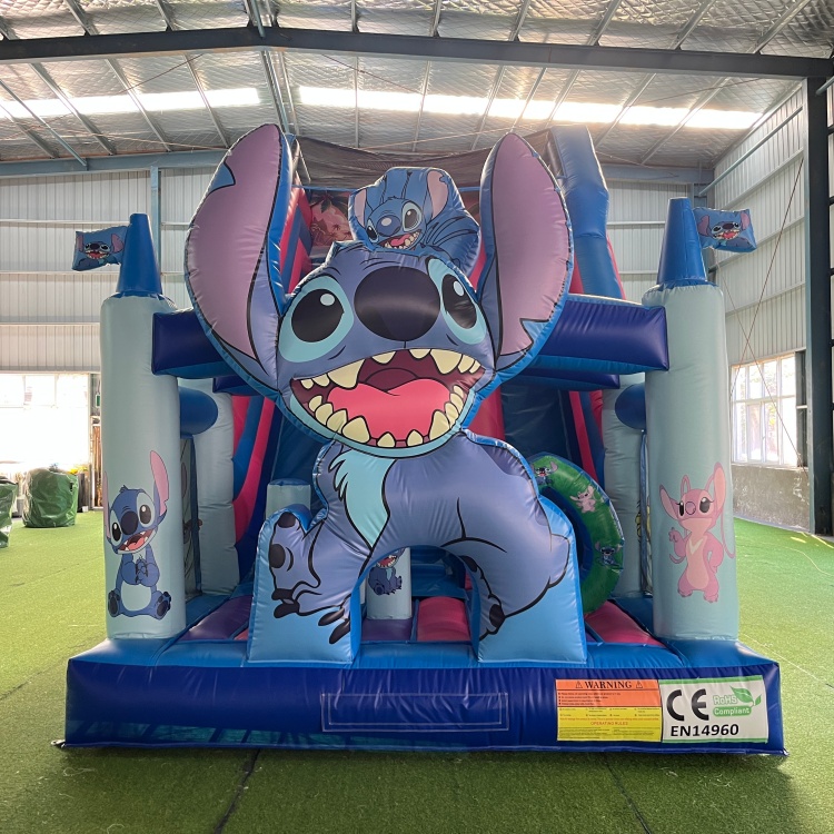 Castillo inflable azul con dibujos animados para niños, tobogán seco ...
