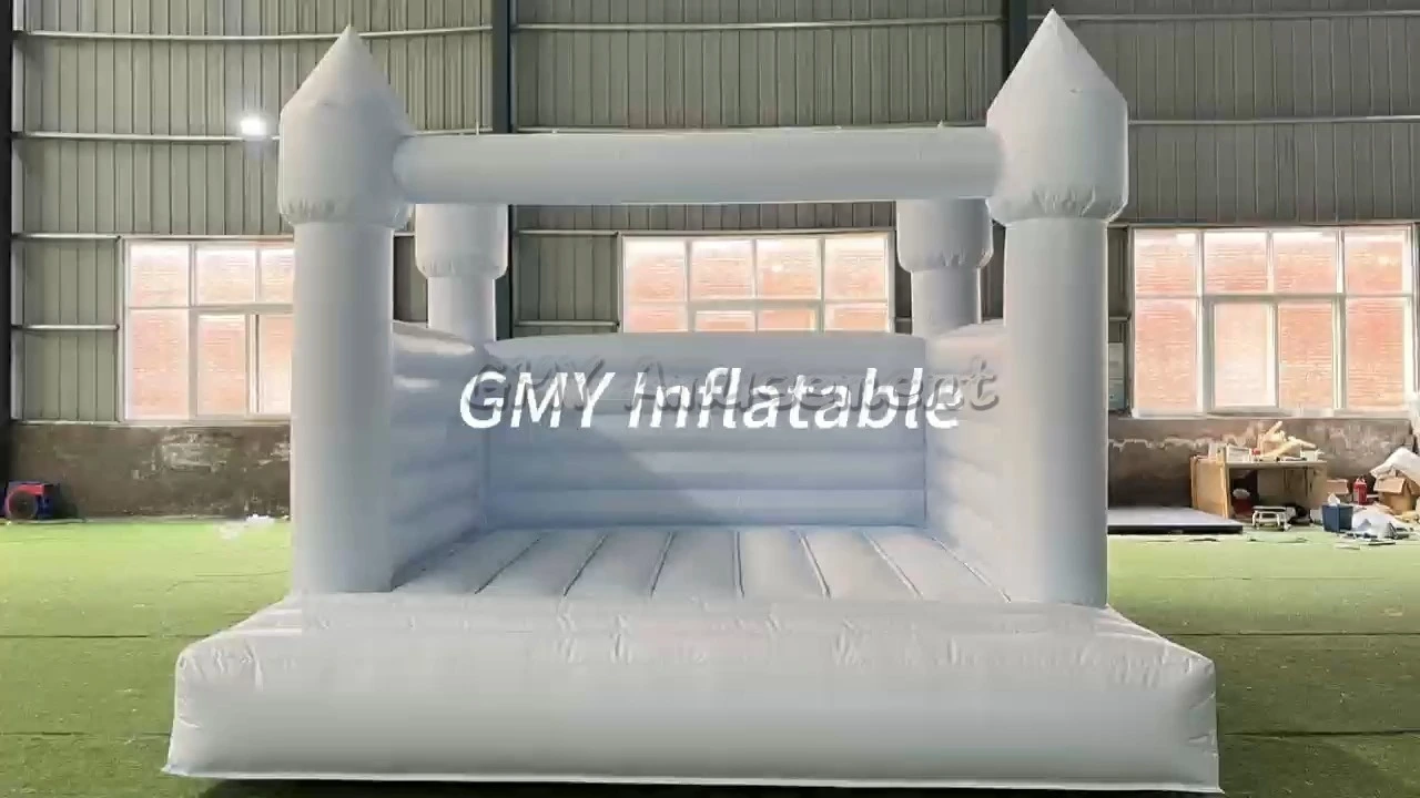 Hellblaue, aufblasbare Hüpfburg für Kinder (GMY Inflatables) 1