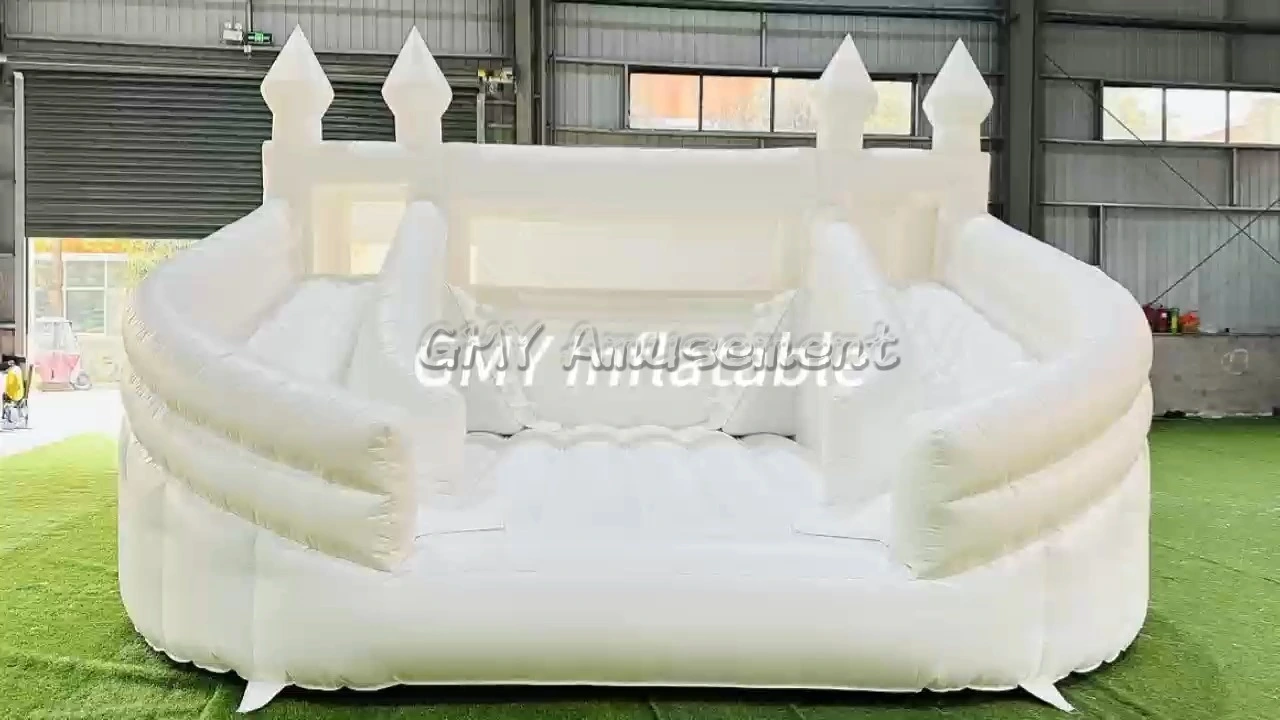 Château gonflable blanc Castillo avec toboggan GMY Inflatables 1