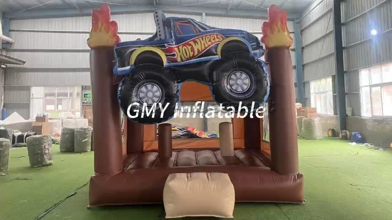 Château gonflable Hot Wheels à vendre chez GMY Inflatables 1