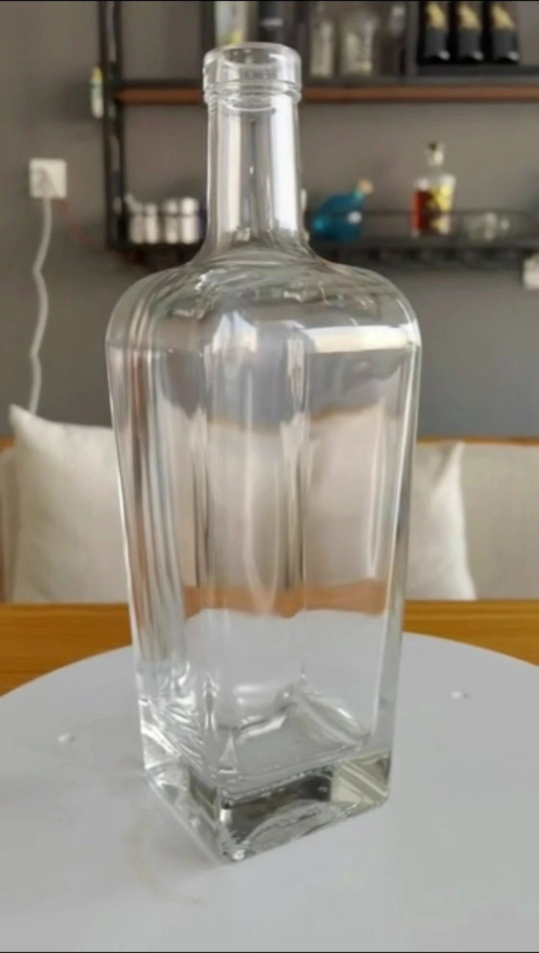 Botol Minuman Keras Kaca Bening Persegi 700ml 1