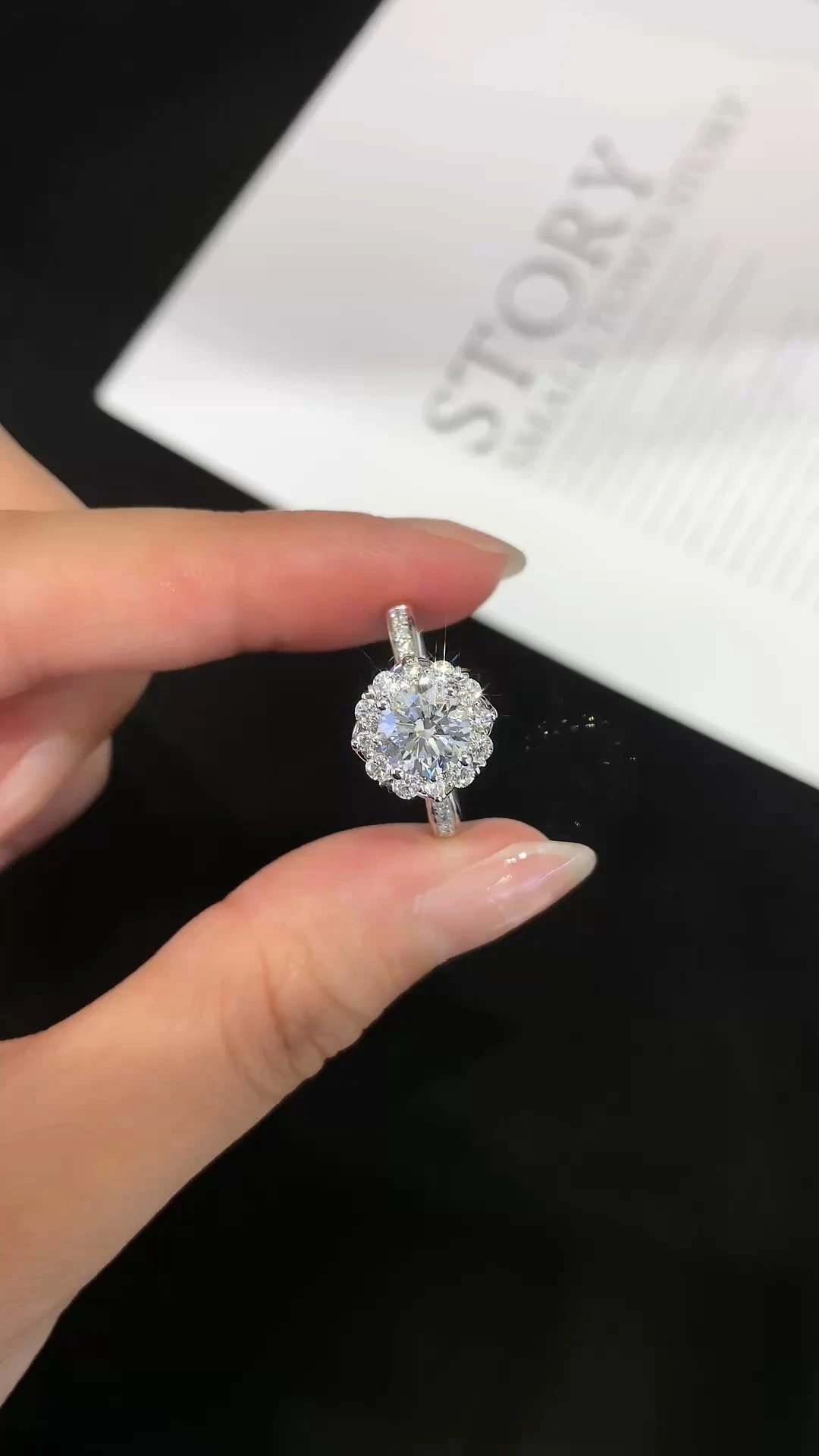 Bague de concepteur de stock 18k Bijoux de haute qualité en or blanc de haute qualité 1