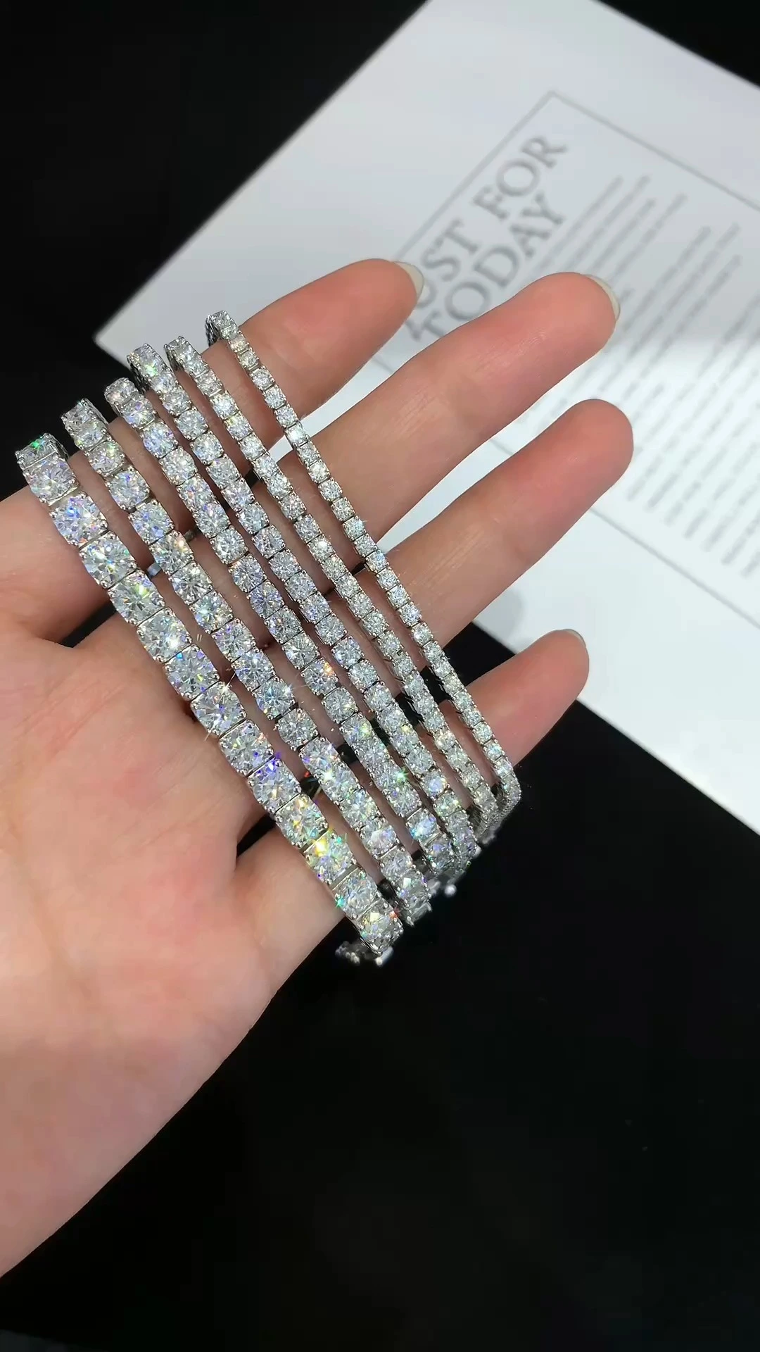 Bracciale tennis in argento sterling 925 con catena da tennis in moissanite e diamanti VVS da 2-6 mm in stock 1