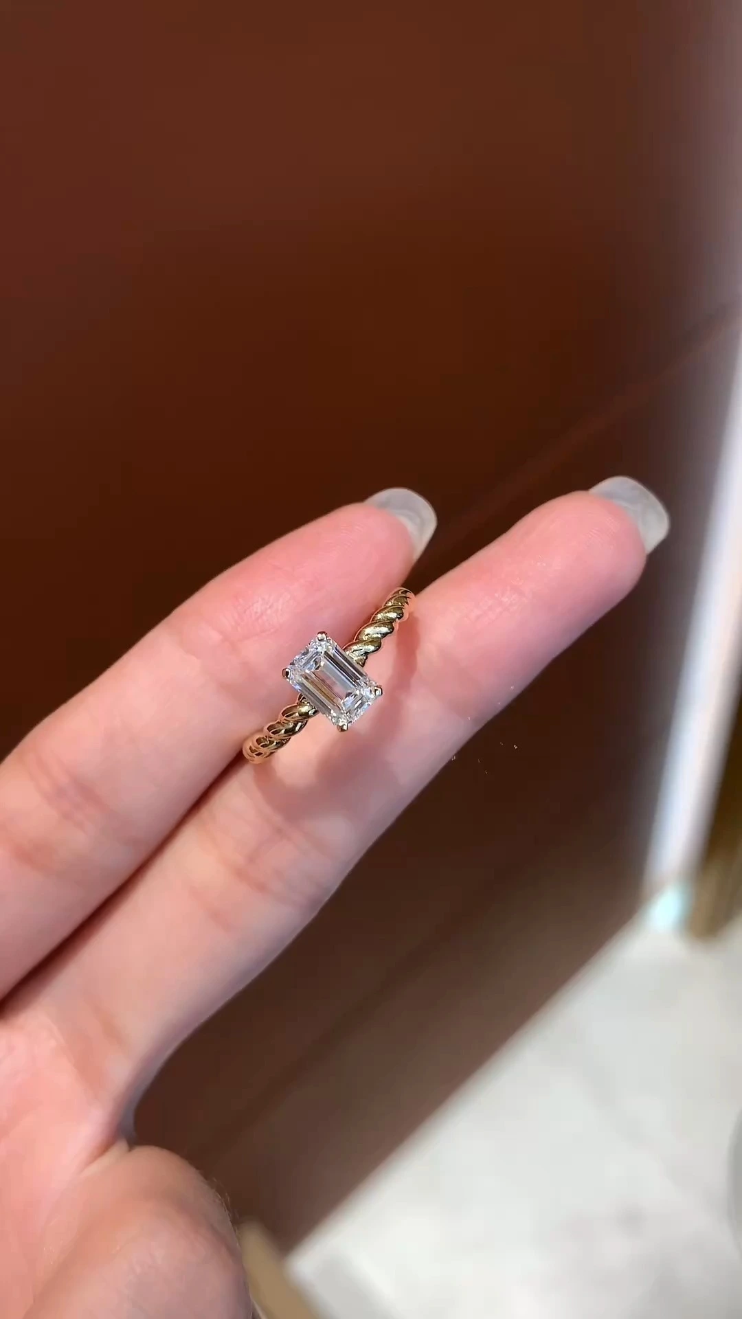 Wholesale Fashion Women's 18K Gold Fine Jewelry Twist Thin Emerald Cut Lab Diamond Ring Square Diamond Ring Women 1