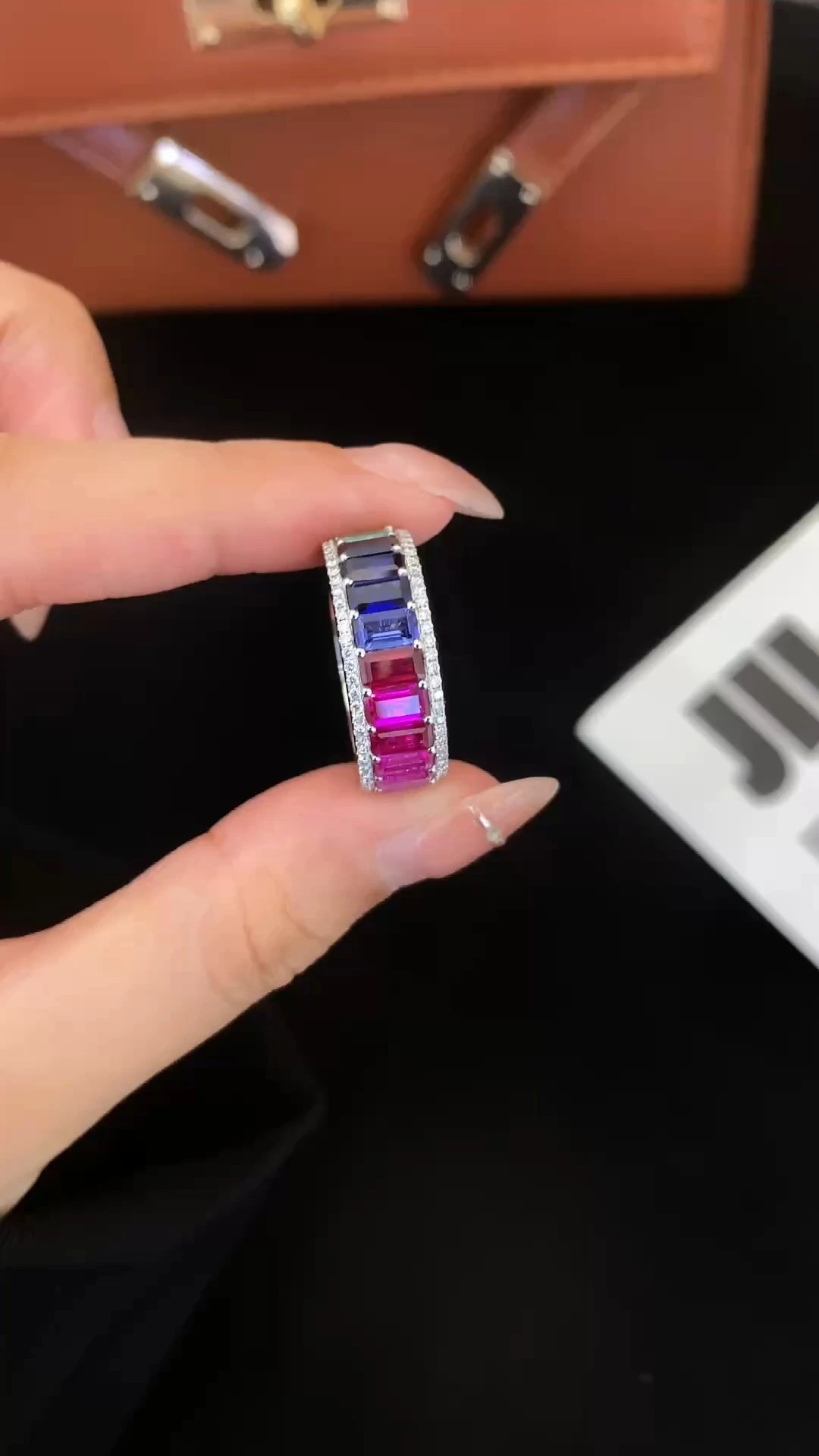 5×3mm エメラルドカット カラフル ラボグロウン サファイア リング 18K イエロー AU750 レインボー エタニティリング 1