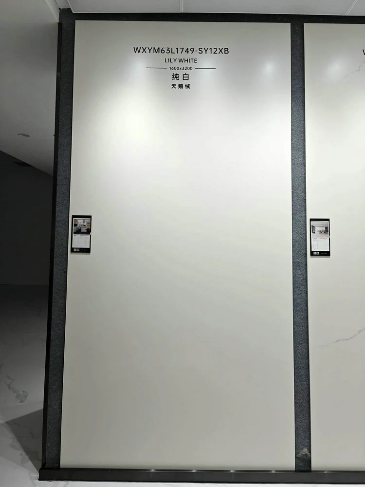 1749SY | 1600 x 3200 mm | Finition brillante mate 1