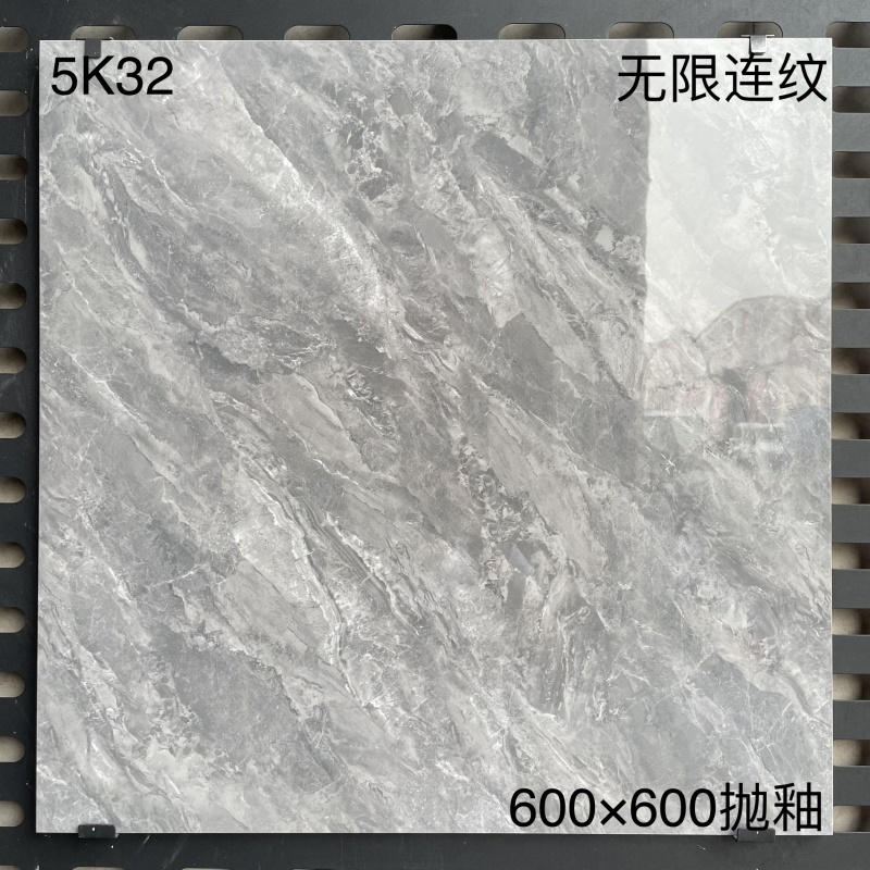 5K35 | 600 x 600 mm | Brillant 2