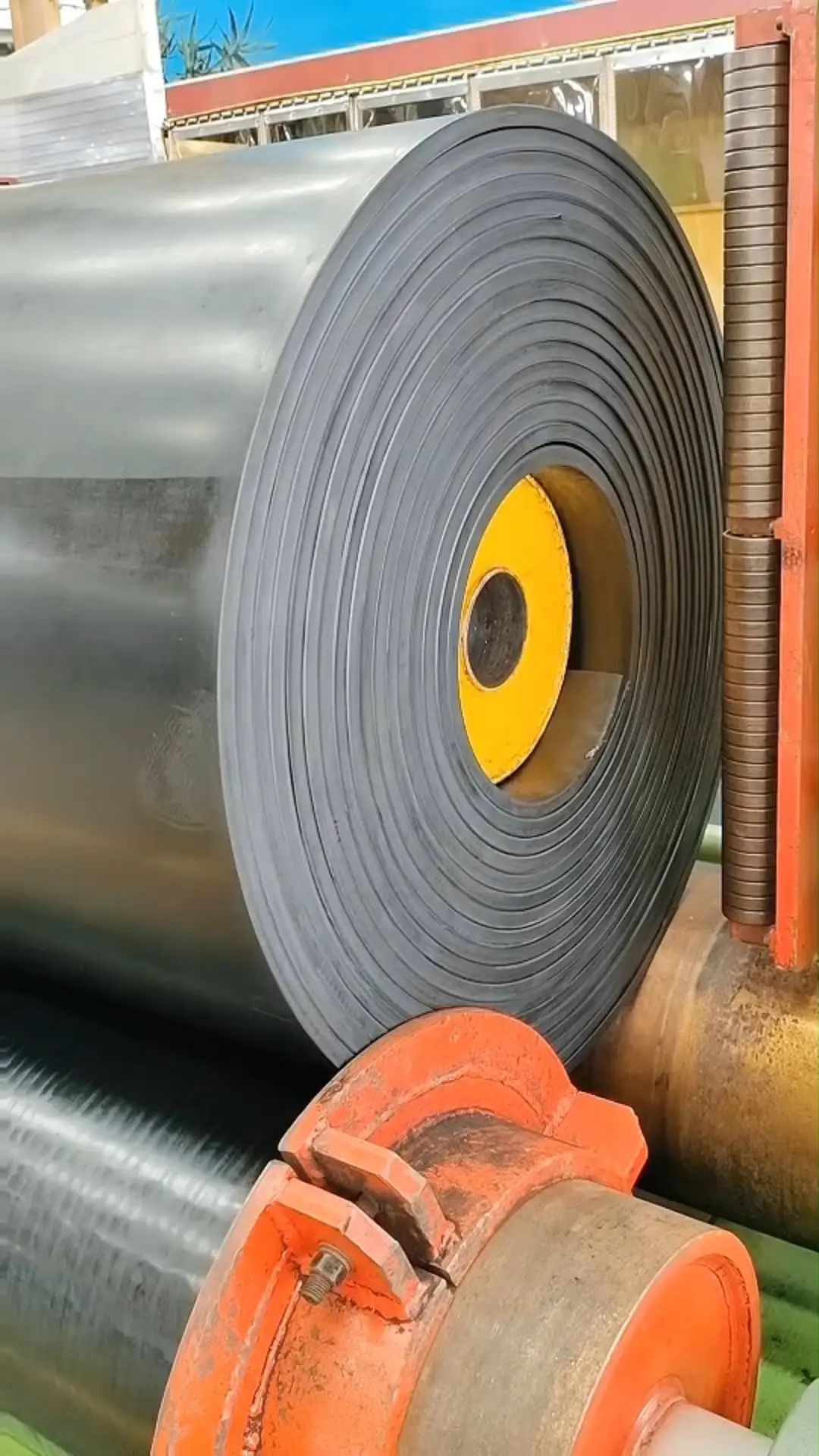 Correia transportadora de mineração reforçada EP400 em borracha preta resistente à abrasão para transporte de carvão. 1