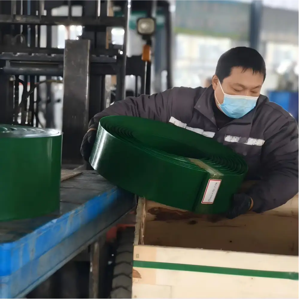 Faldón lateral de poliuretano antifugas para transportadores en plantas mineras 1