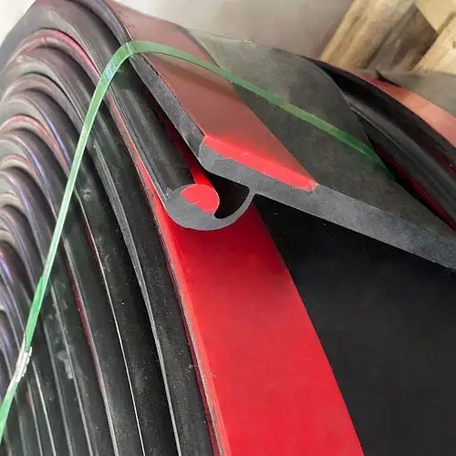 Rodillo de revestimiento flexible de uretano para transportadores en plantas de cemento. 1