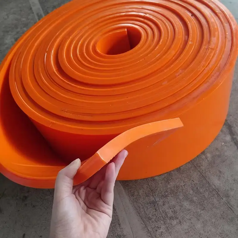 Revestimento de poliuretano para correia transportadora, dureza 85 Shore A, azul, resistente ao desgaste, para vedação de correias transportadoras em mineração. 1