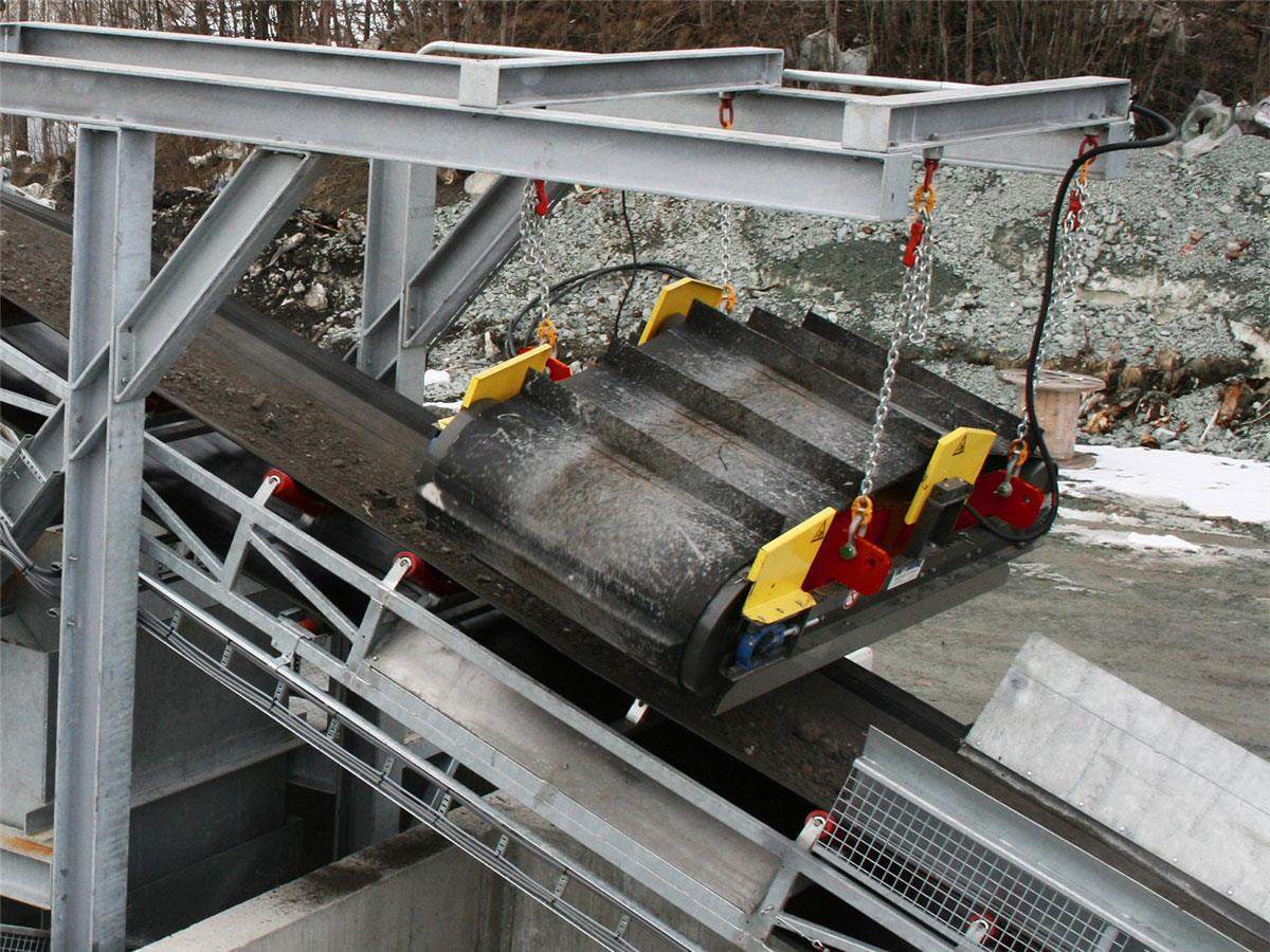 Automatic Cross Belt Magnet for Quarry 4