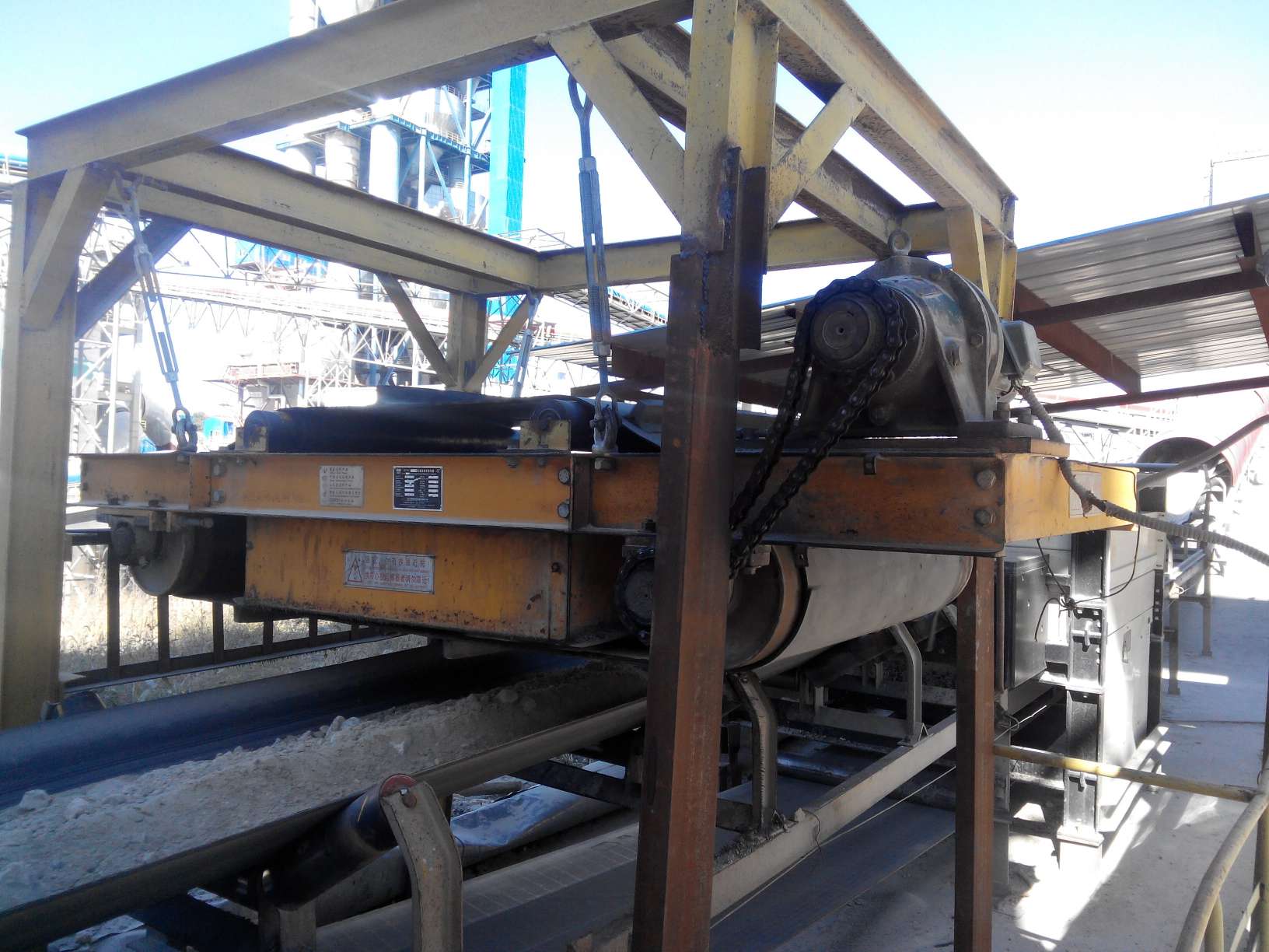 Self-Cleaning Cross Belt Electromagnetic Separator 4