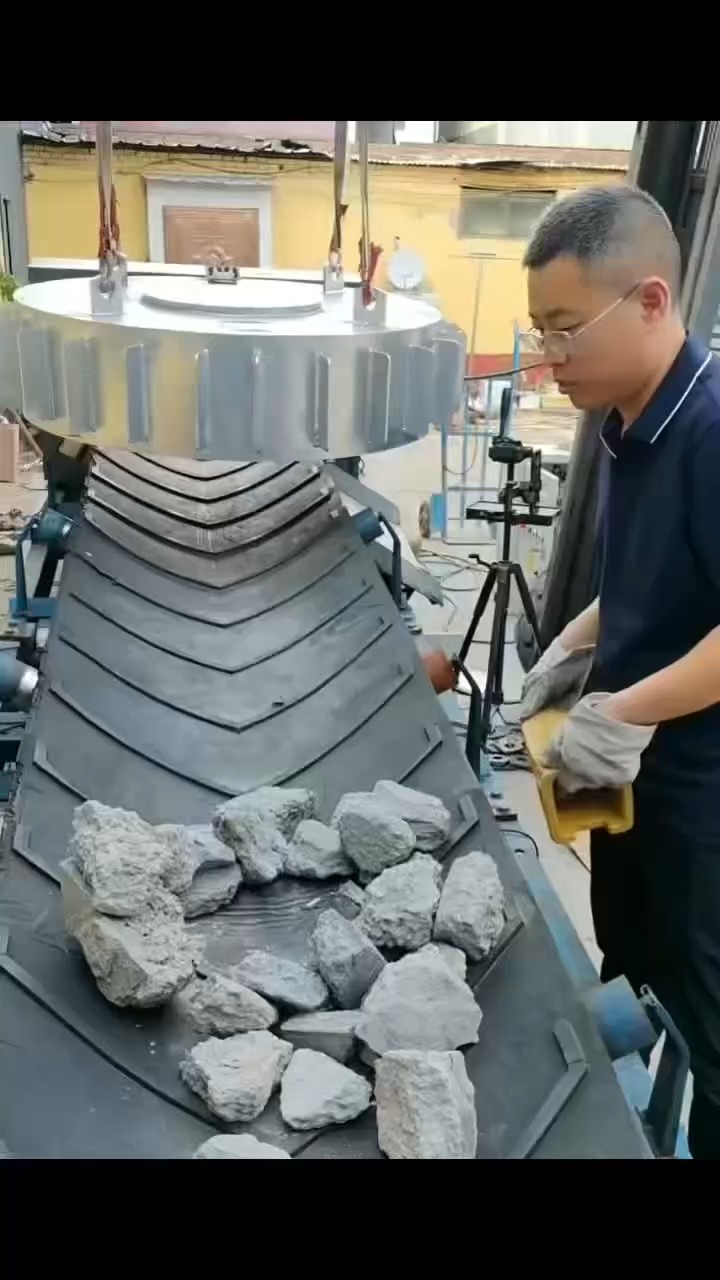 Self-Cleaning Cross Belt Electromagnetic Separator 1
