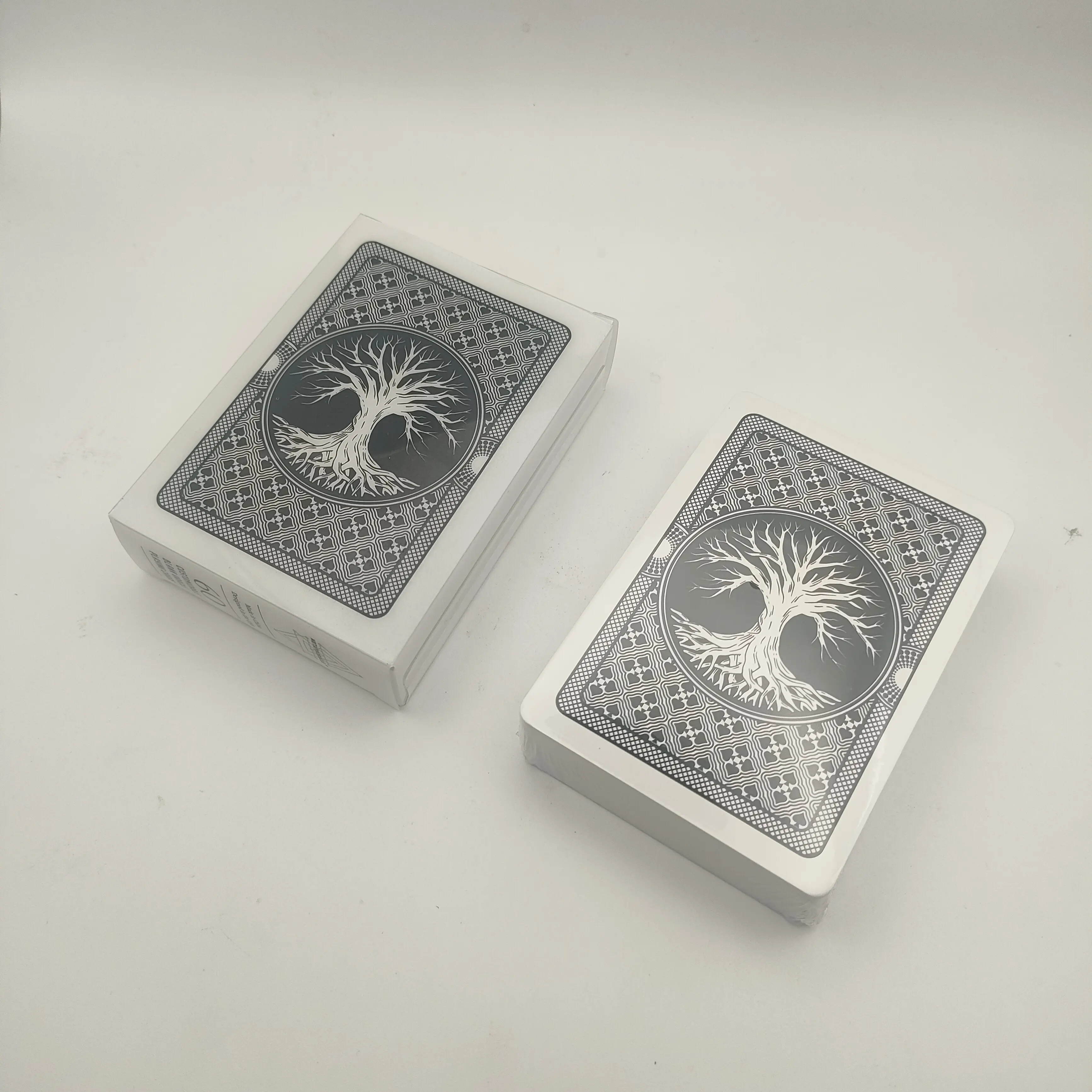 „Tree of Life Pokerkarten: Wasserfestes, künstlerisches, schwarz-weißes, individuelles Spieldeck“ 1