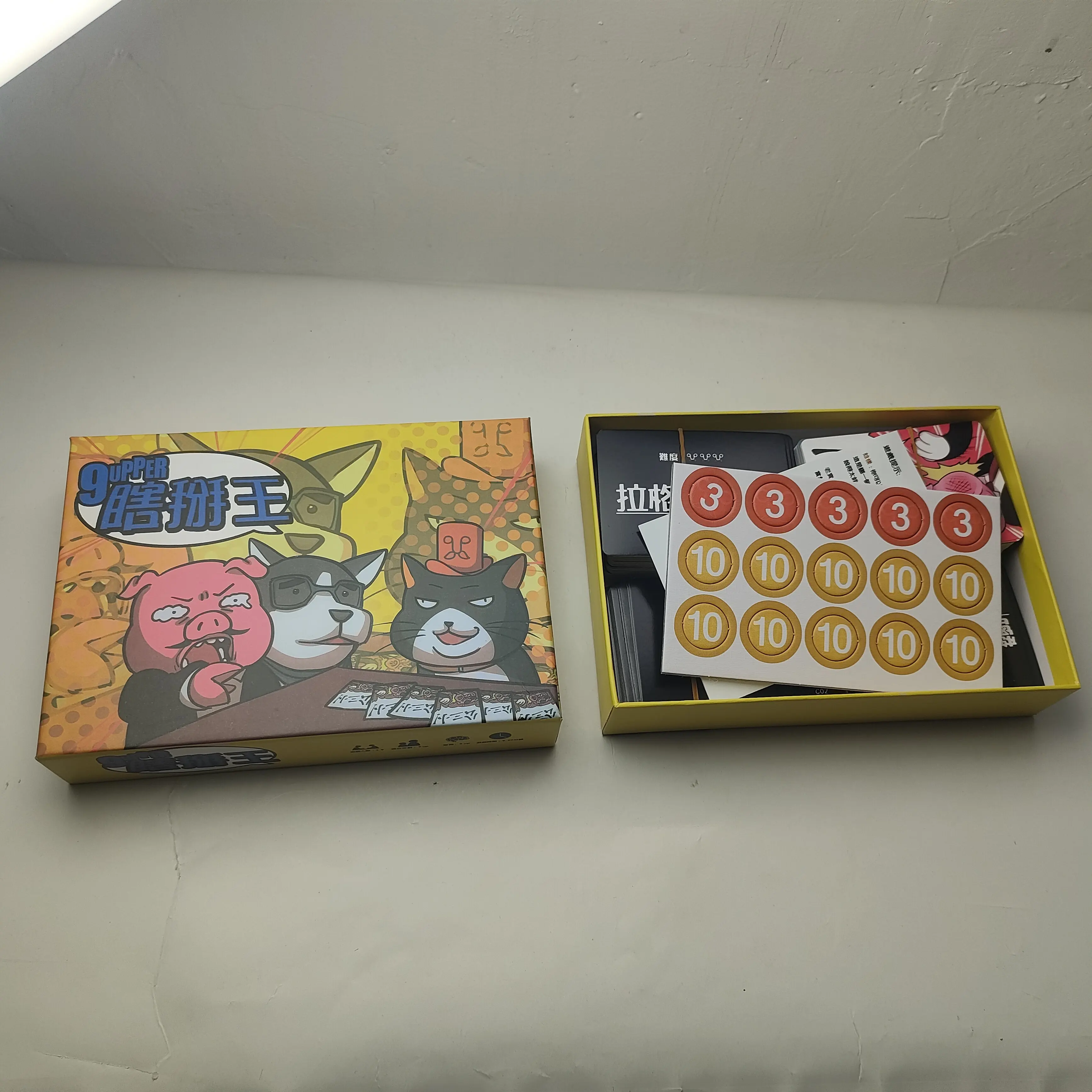 Upper Bluff King Brettspiel – Urkomisches Partyspiel für Gruppenunterhaltung und soziale Interaktion 1