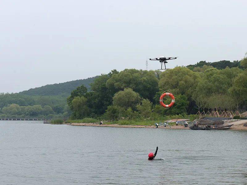 Digital Eagle UAV Assisting Floods Control and Rescue 3