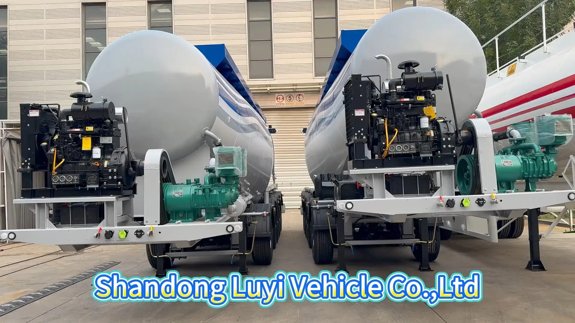 Semi-remorque citerne à poudre à 5 essieux 1