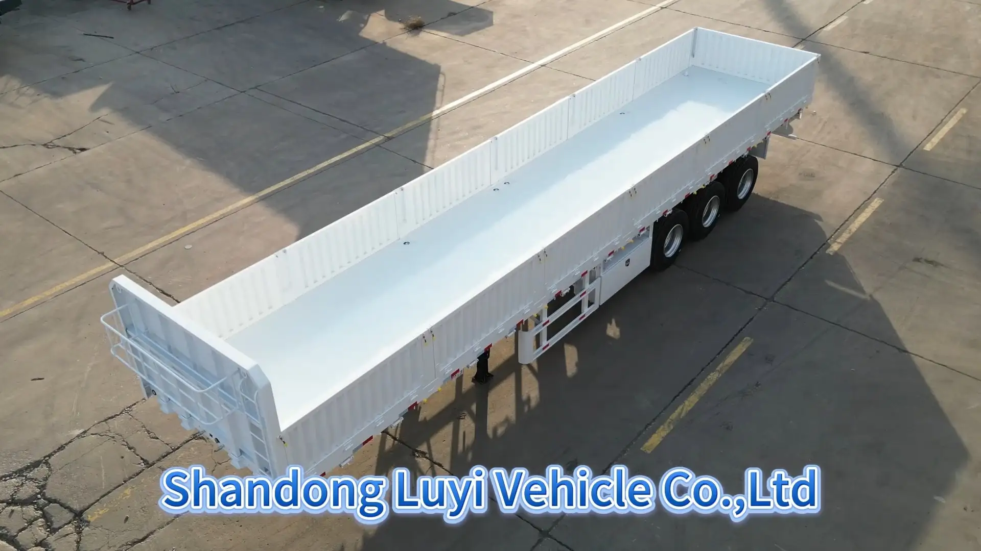 Semi-remorque à 3 essieux avec parois latérales | LUYI 1