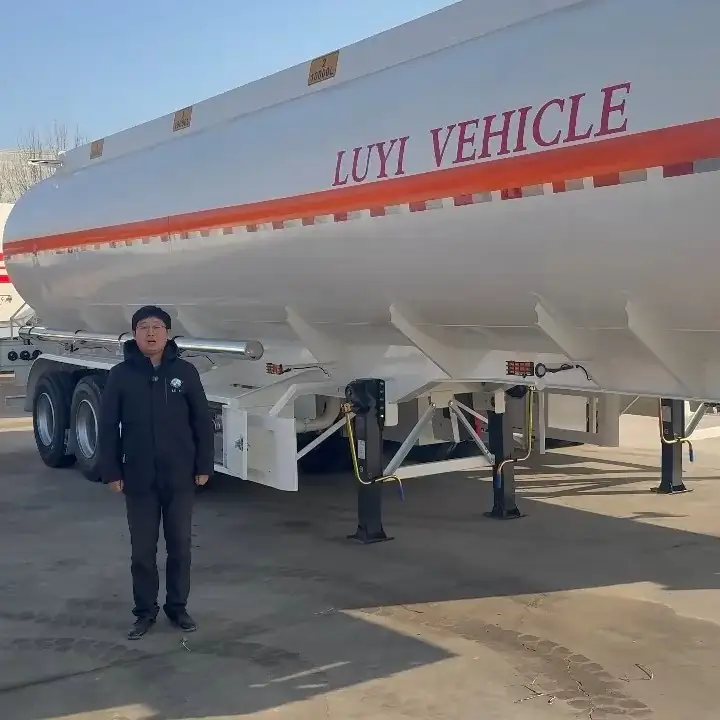 3-Axle 40m³ 4-Compartment Tanker Semi-Trailer 1