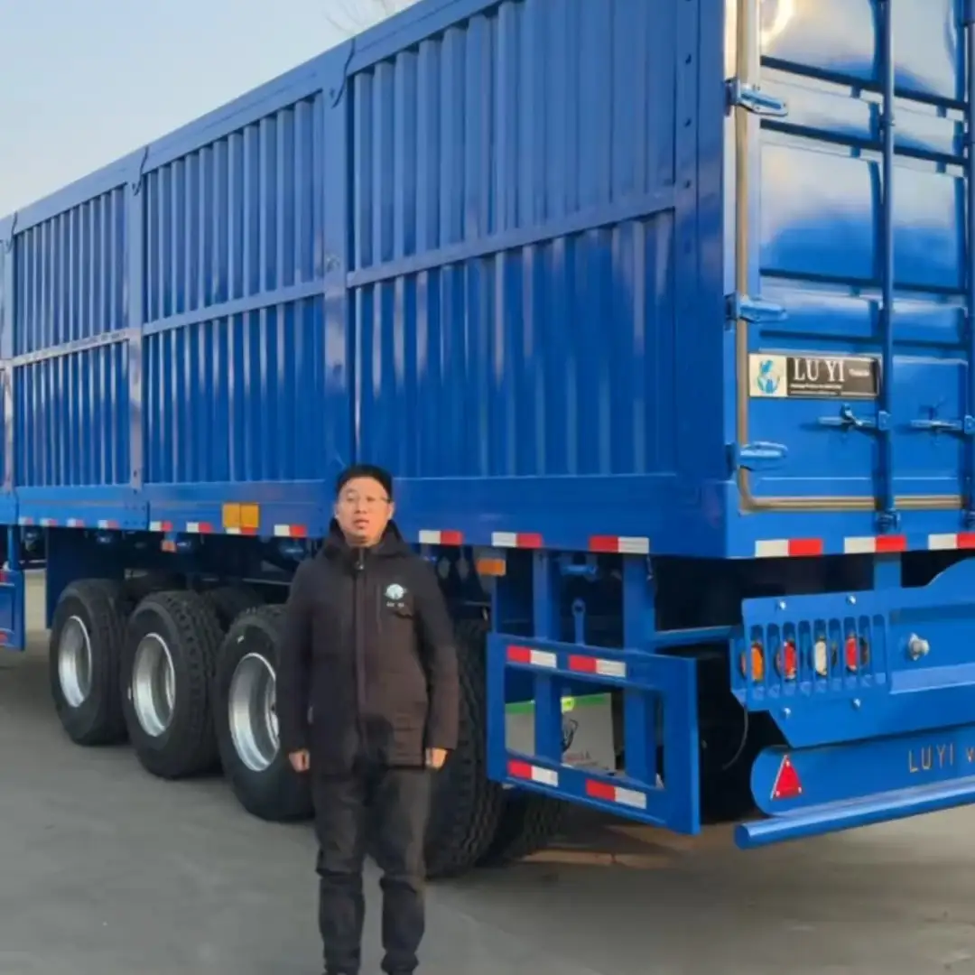 Remorque à 4 essieux à parois latérales avec une charge utile de 100 tonnes 1