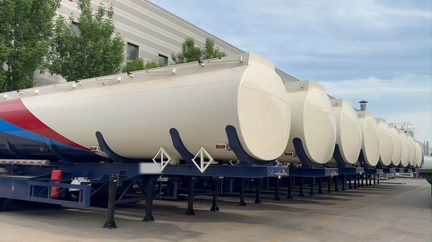 Полуприцеп-цистерна для нефтепродуктов объёмом 45000 литров, 5 отсеков, конструкция из углеродистой стали, оси FUWA 1