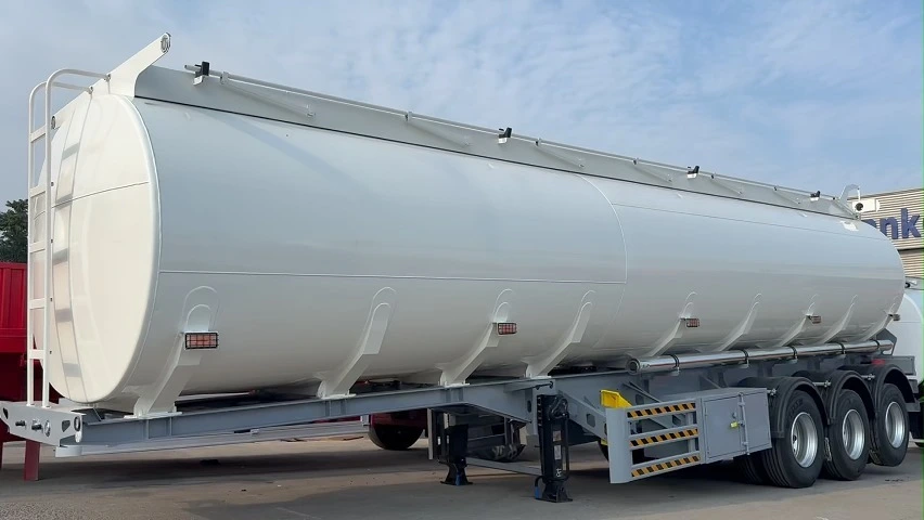 Fuel Tank Semi Trailer 3 Axle 42,000L Capacity 4 Compartments Carbon Steel Robust Construction 1