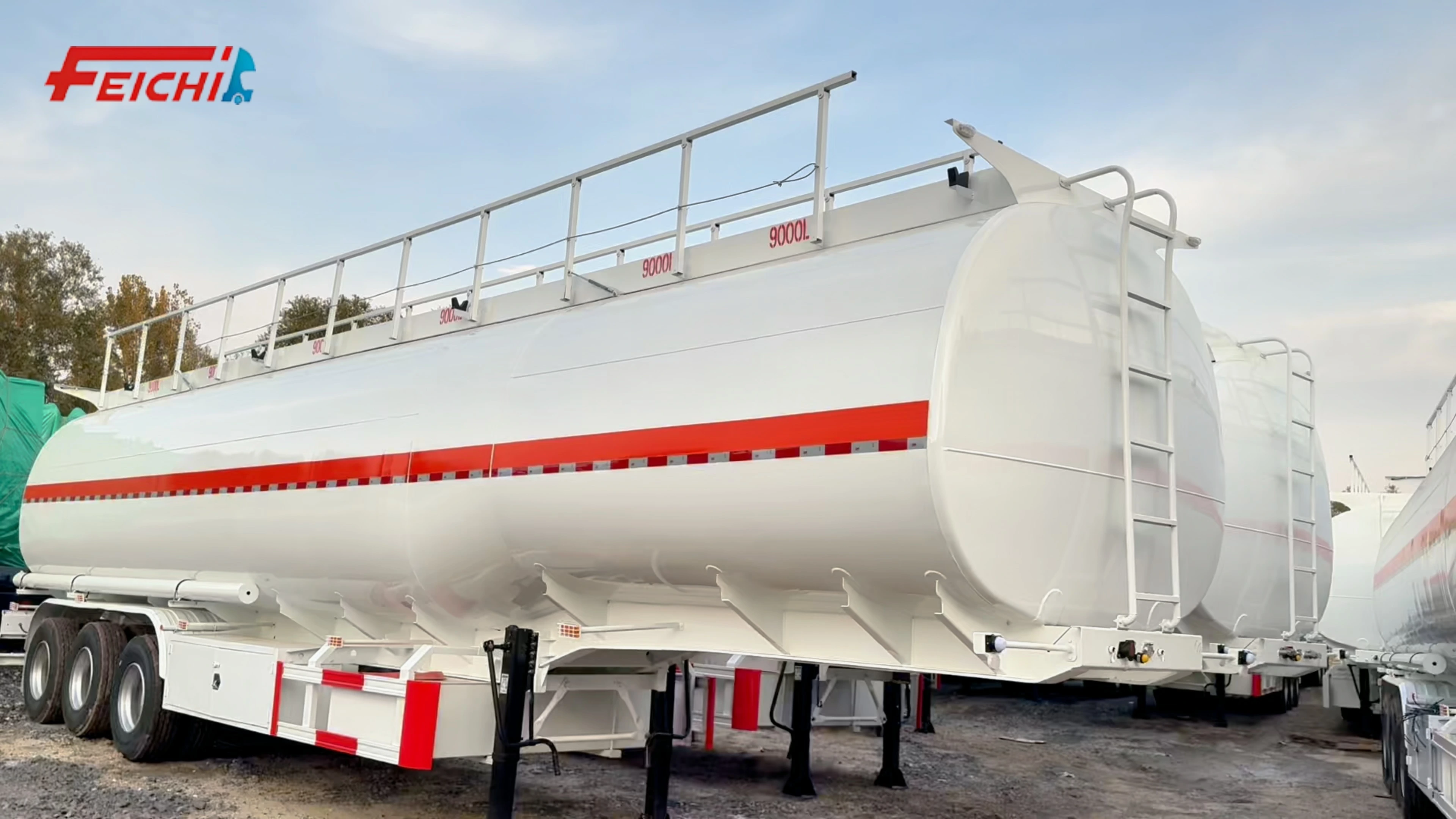 FeiChi Fuel Tanker Semi Trailer 3-Axle Oil Tanker Trailer Carbon Steel Construction Diesel Transport 1