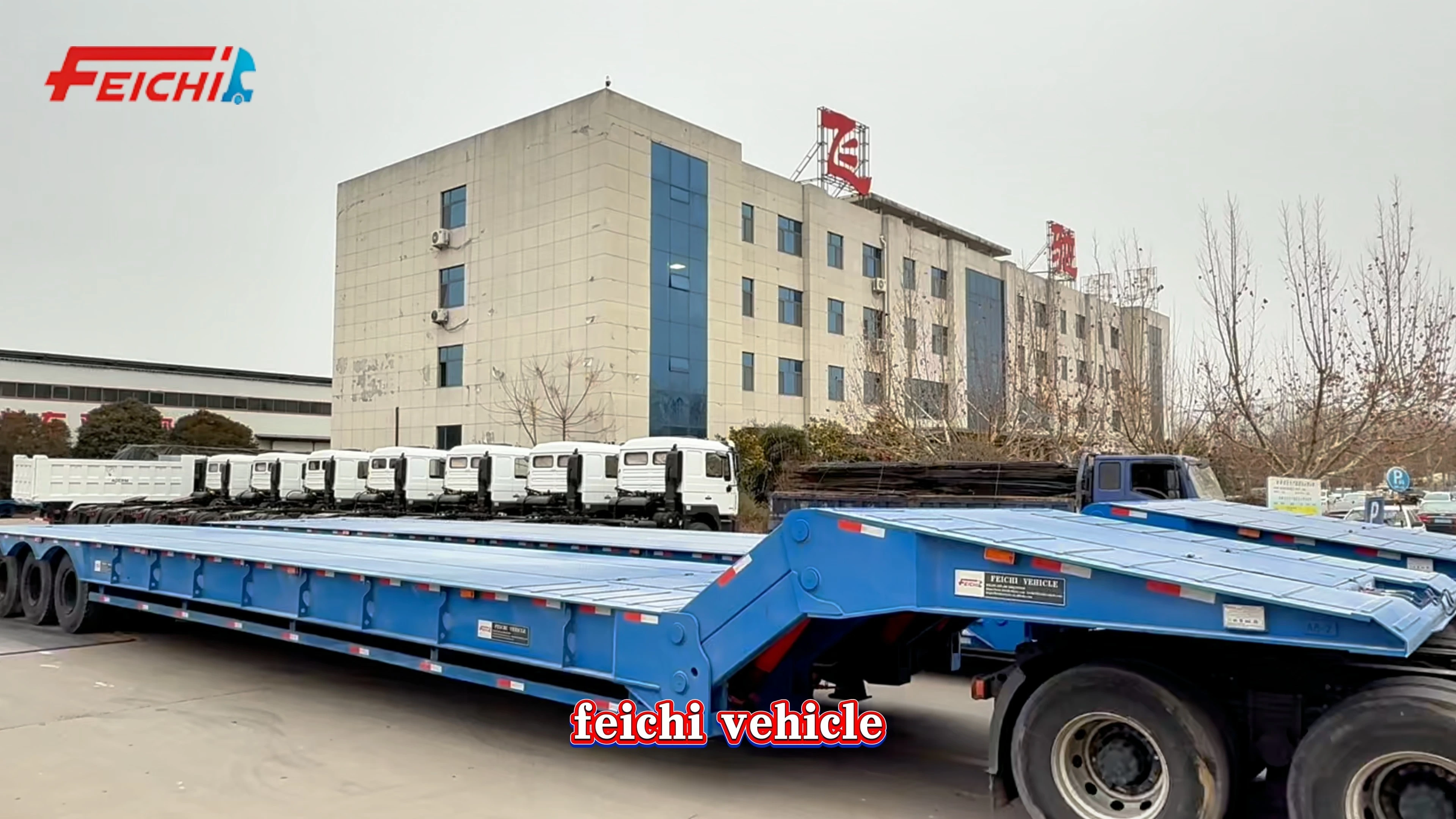 Reboque plataforma rebaixada dobrável com pescoço de ganso, 4 eixos, capacidade de 120 toneladas. 1