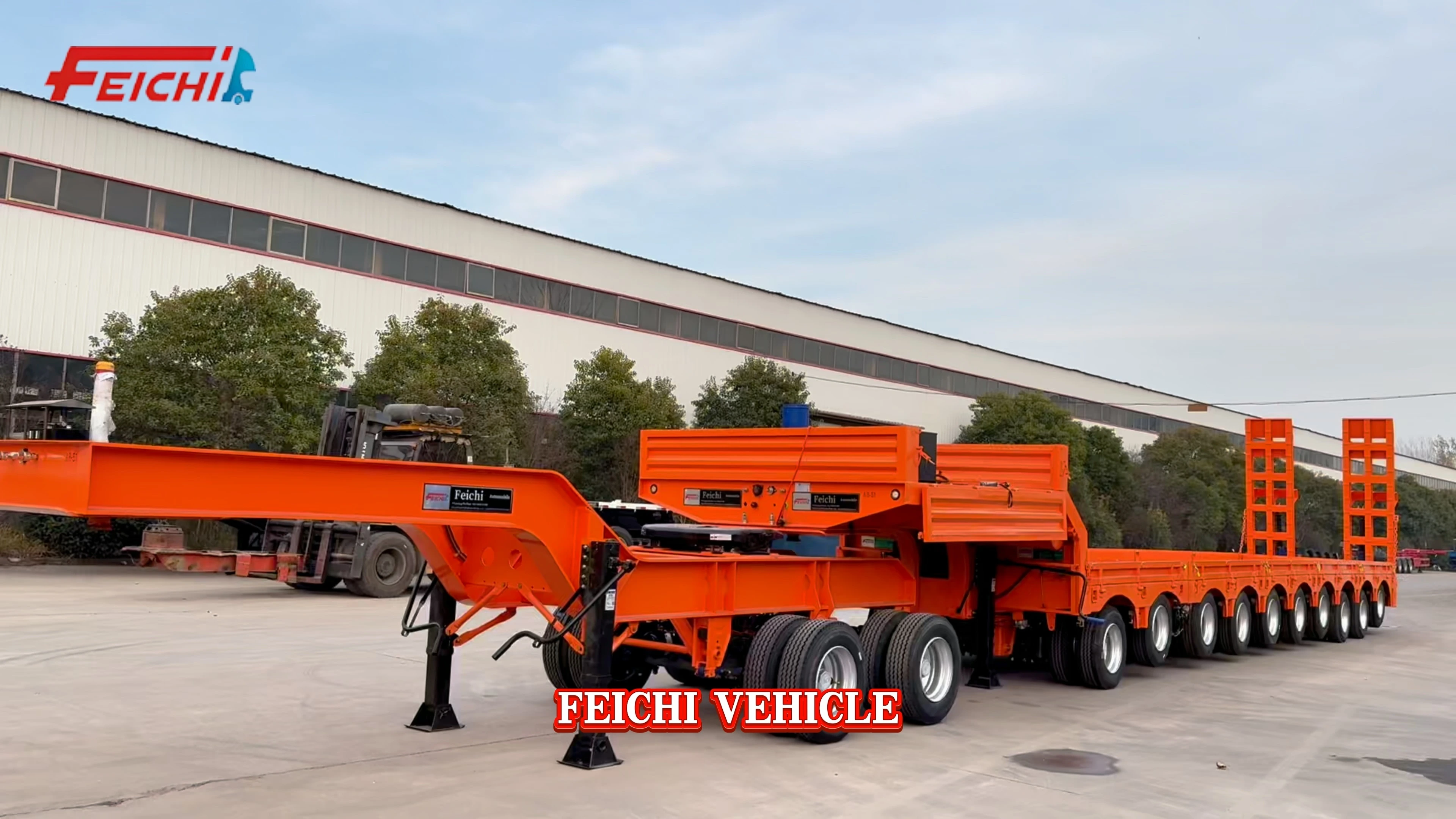 مقطورة منخفضة السطح ذات رقبة معقوفة، لون برتقالي، 10 محاور، شديدة التحمل لنقل المعدات ذات الحمولة الزائدة 1