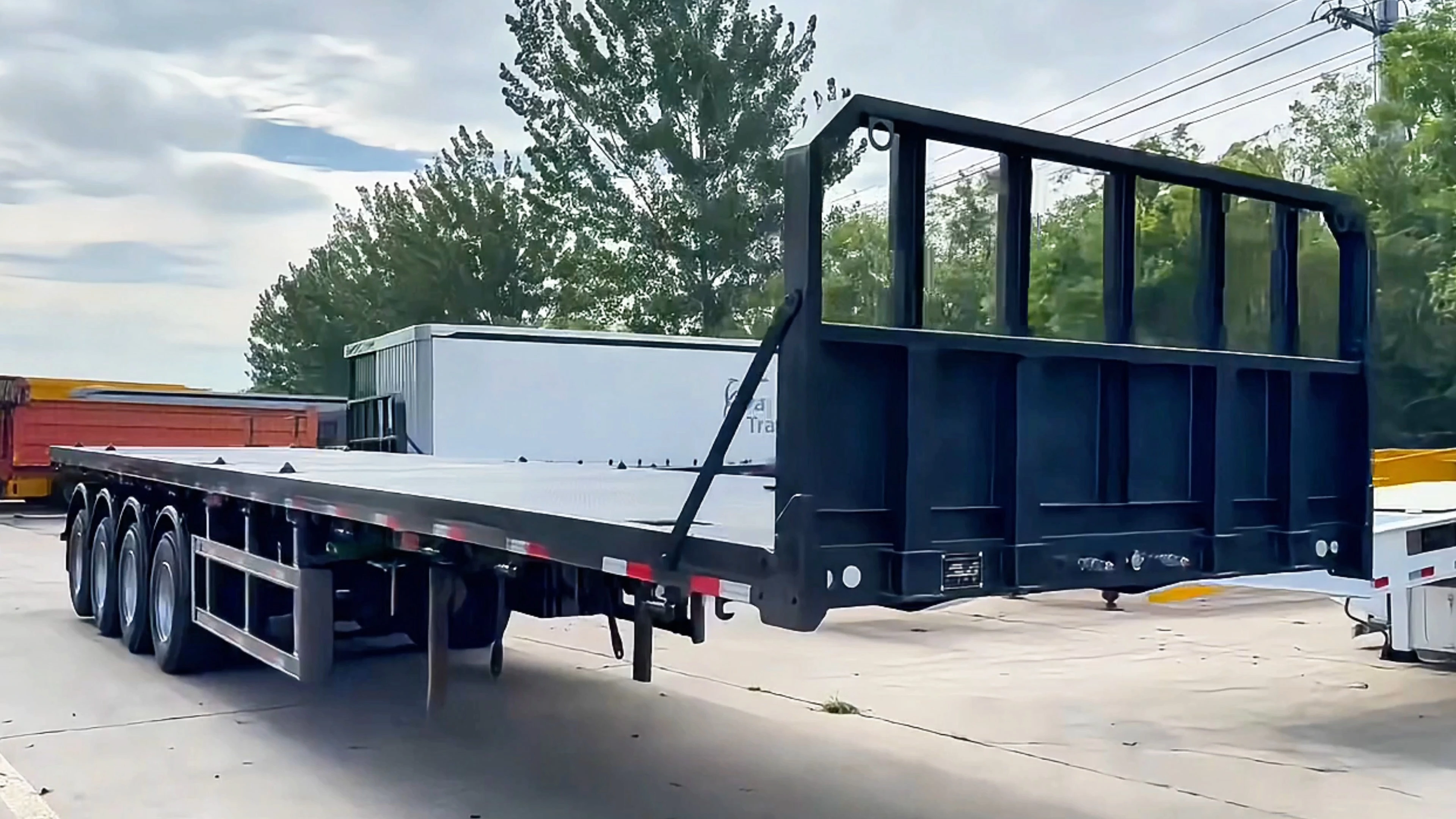 Semi-remorque plateau 4 essieux 80 tonnes 13-16 m pour transport de marchandises générales et de machines 1