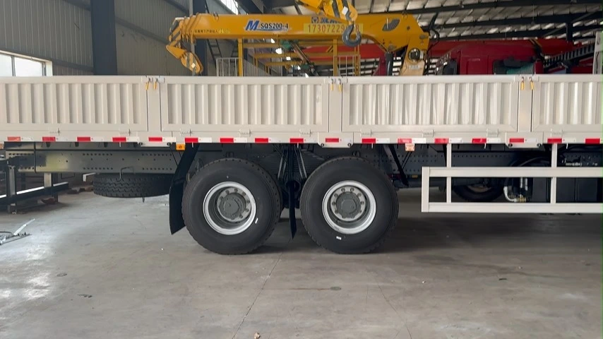 Sinotruk Howo Straight Boom Crane Truck 6X4 Mounted Crane 400HP High Capacity 1