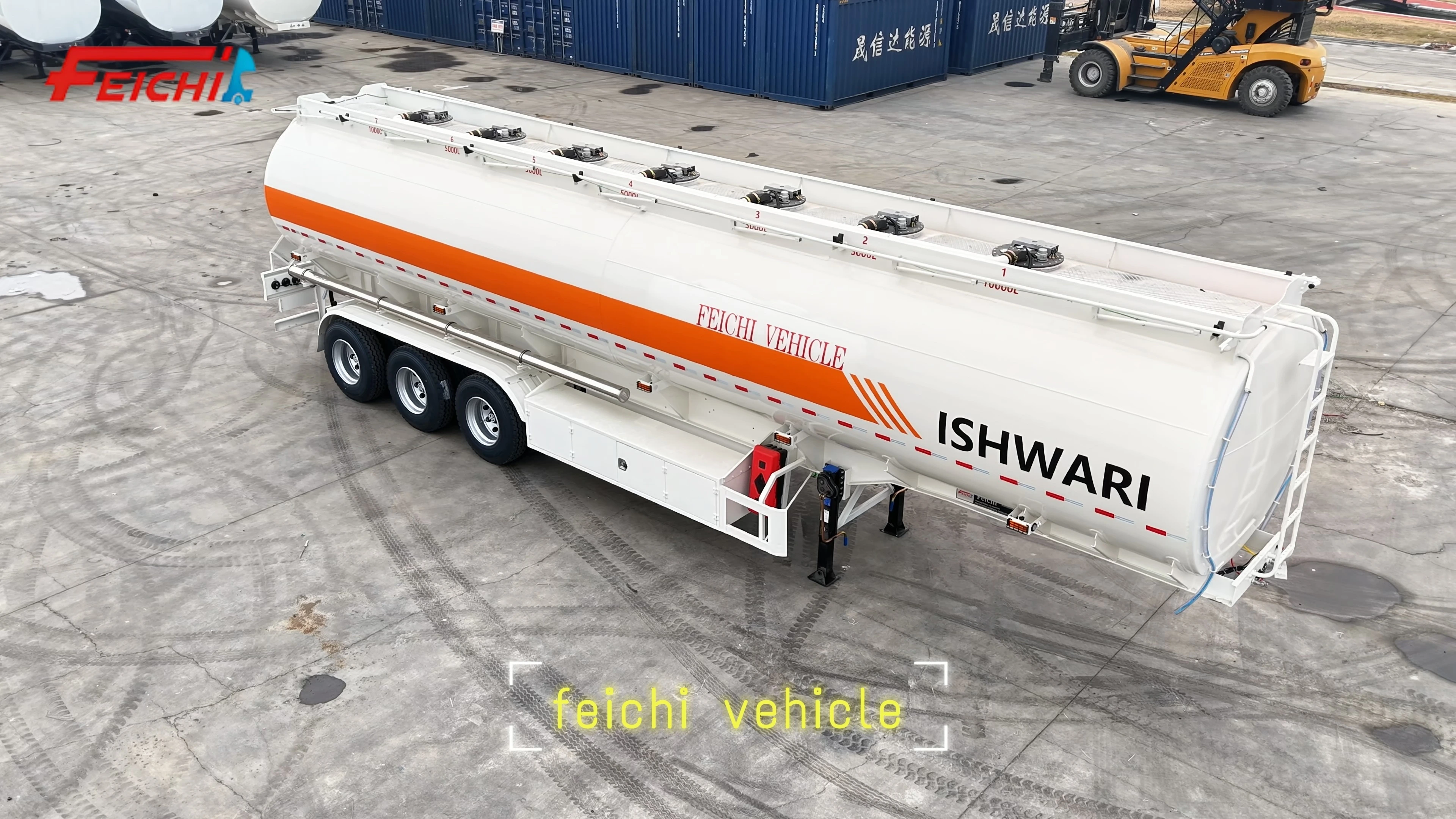 Reboque tanque de aço para transporte de gasolina e óleo combustível, com capacidade de 54.000 litros. 1