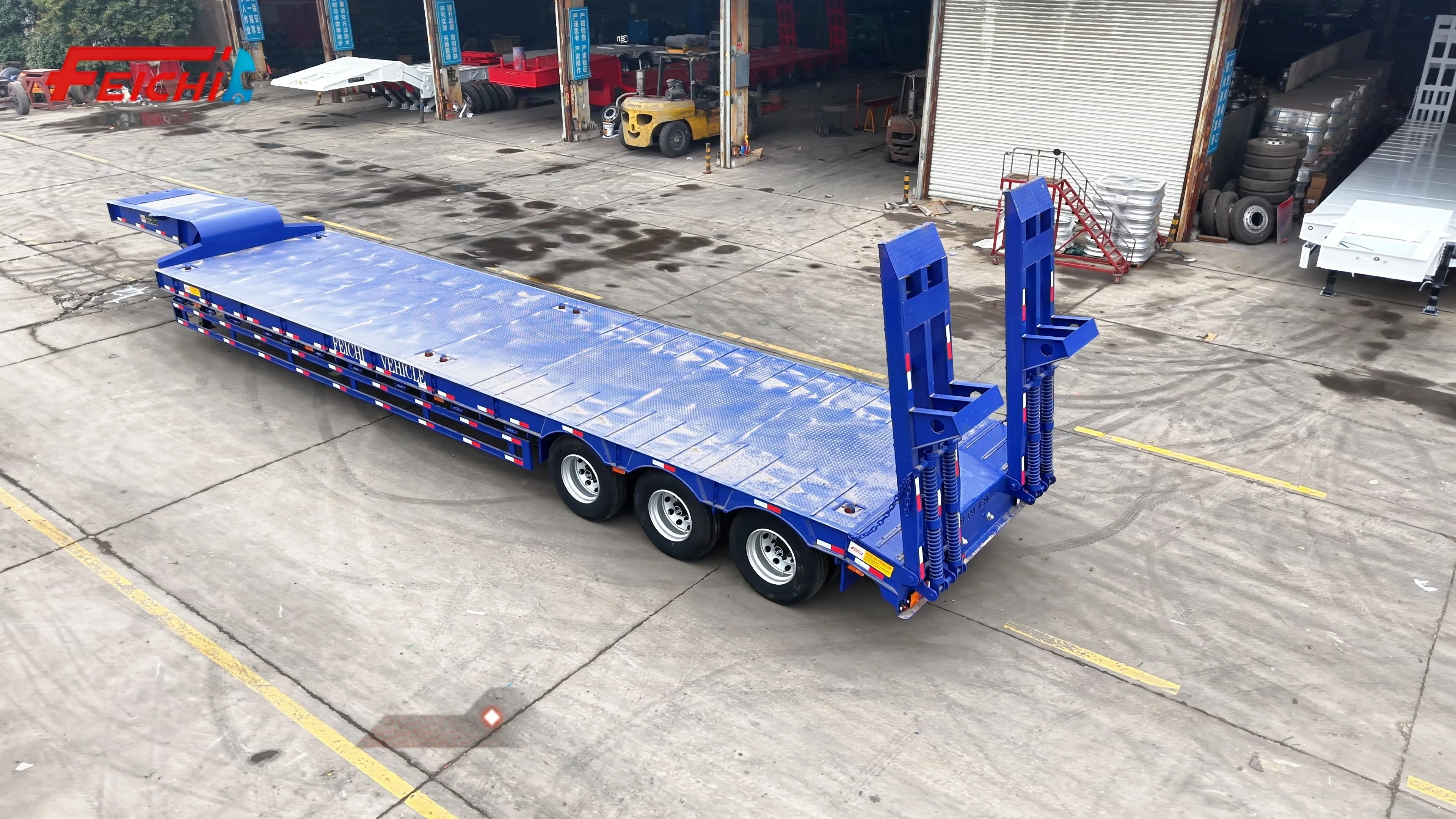 مقطورة نصفية منخفضة ذات رقبة معقوفة، 3 محاور، 60 طن، قابلة للتخصيص 1