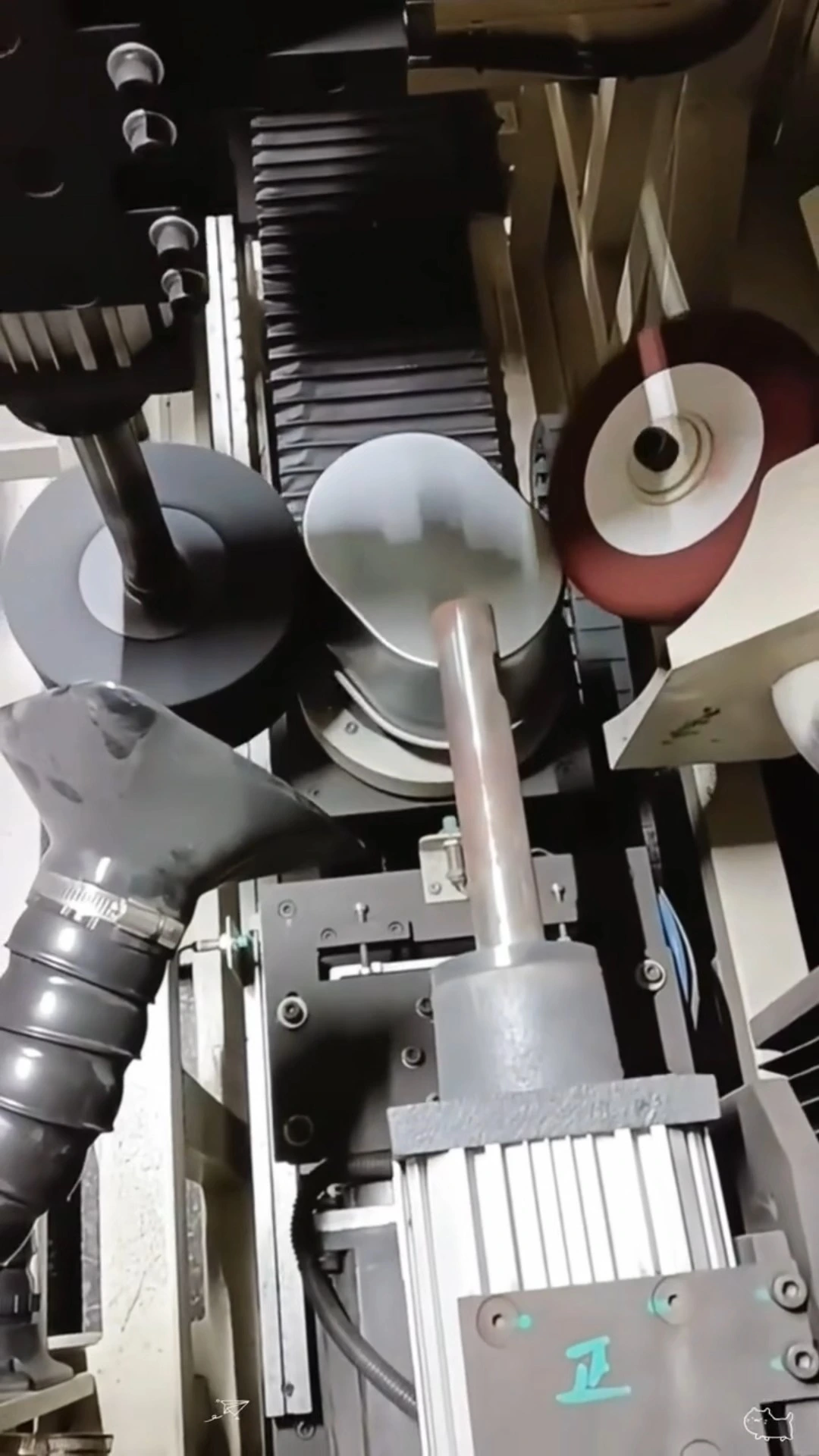 Ev aletleri çok istasyonlu metal parlatma makinesi 1
