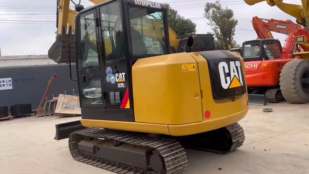 Original Japan Excavator 307e2 Caterpillar Japan Mini Digger For Sale 1