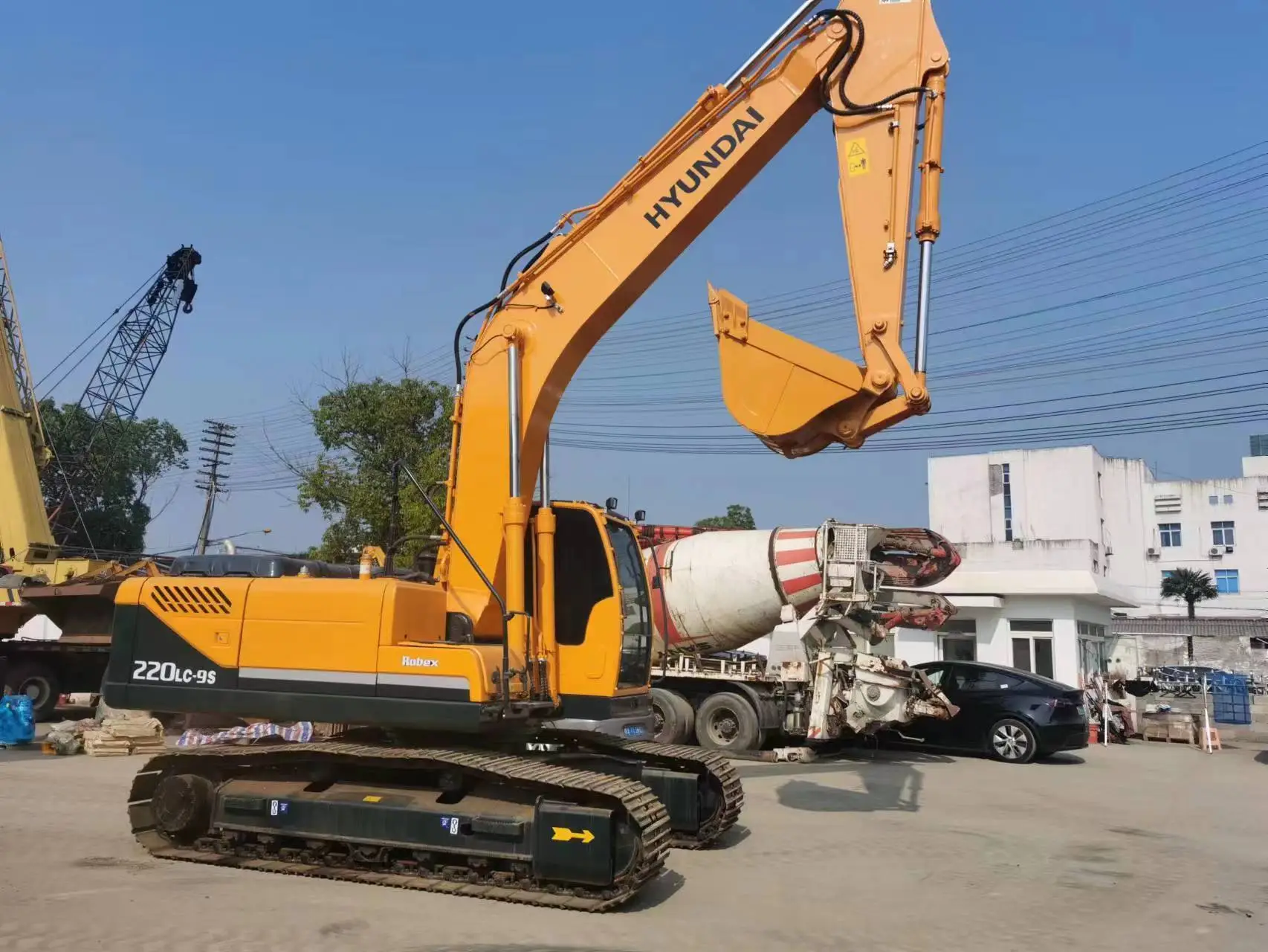 Used Hyundai Excavator 220lc 220 Korea Part Machine low Price For Sale 1
