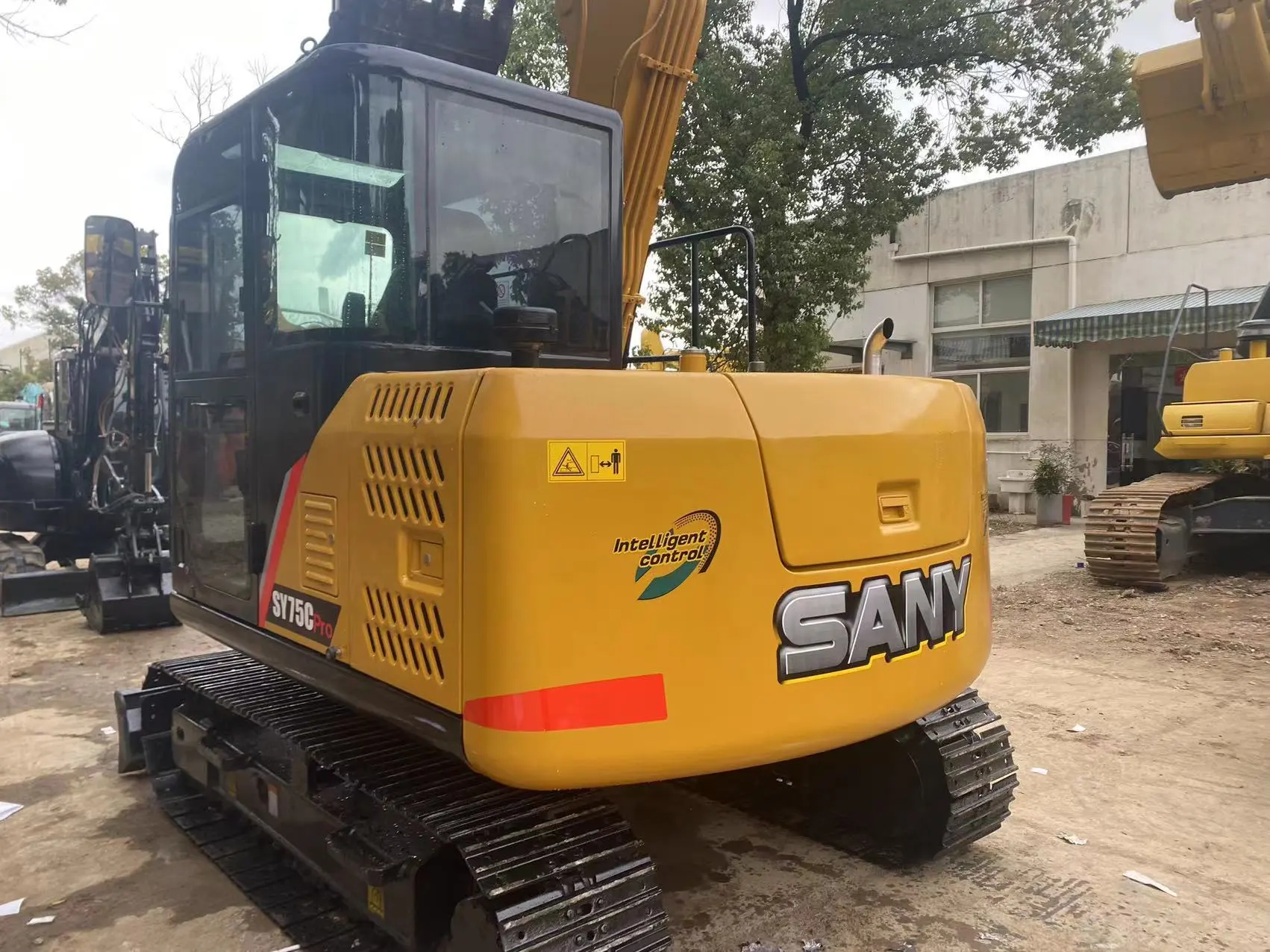 حفارات صغيرة مستعملة من شركة ساني 75 Sy75c Sy55 Sy60 Sy75 Sy95 أسعار الحفارات الصغيرة الصينية للبيع 1