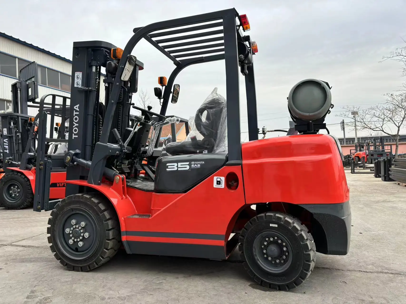 Japan Engine Side Shift 3 Stages Mast Brand New Toyota 2 2.5 3.0 3.5 Ton Lpg Forklift Truck 1