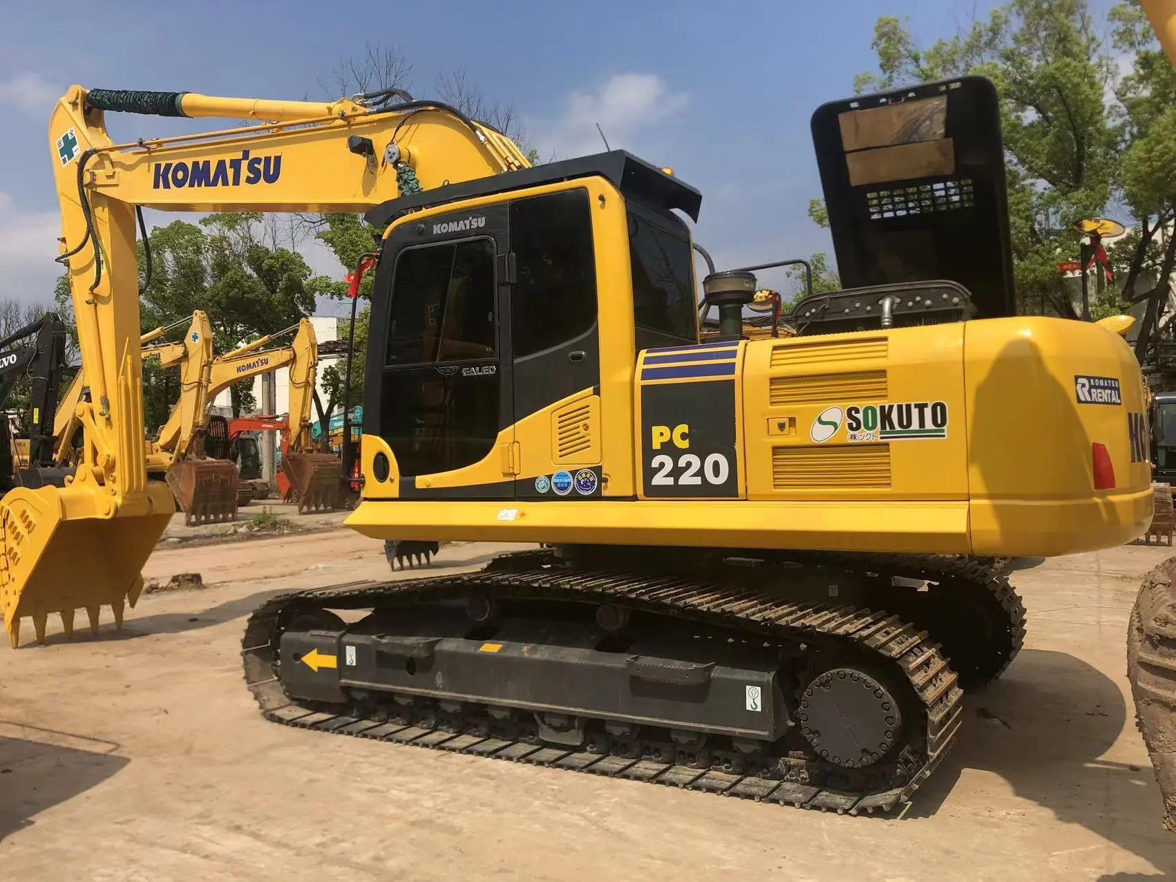 Used komatsu PC220 excavator Second hand equipment for sale 1