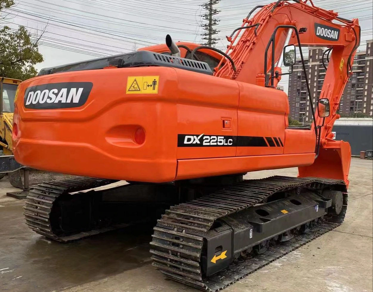 Ang Excavator Doosan Dx225 Mura nga Baligya sa Binisina 1